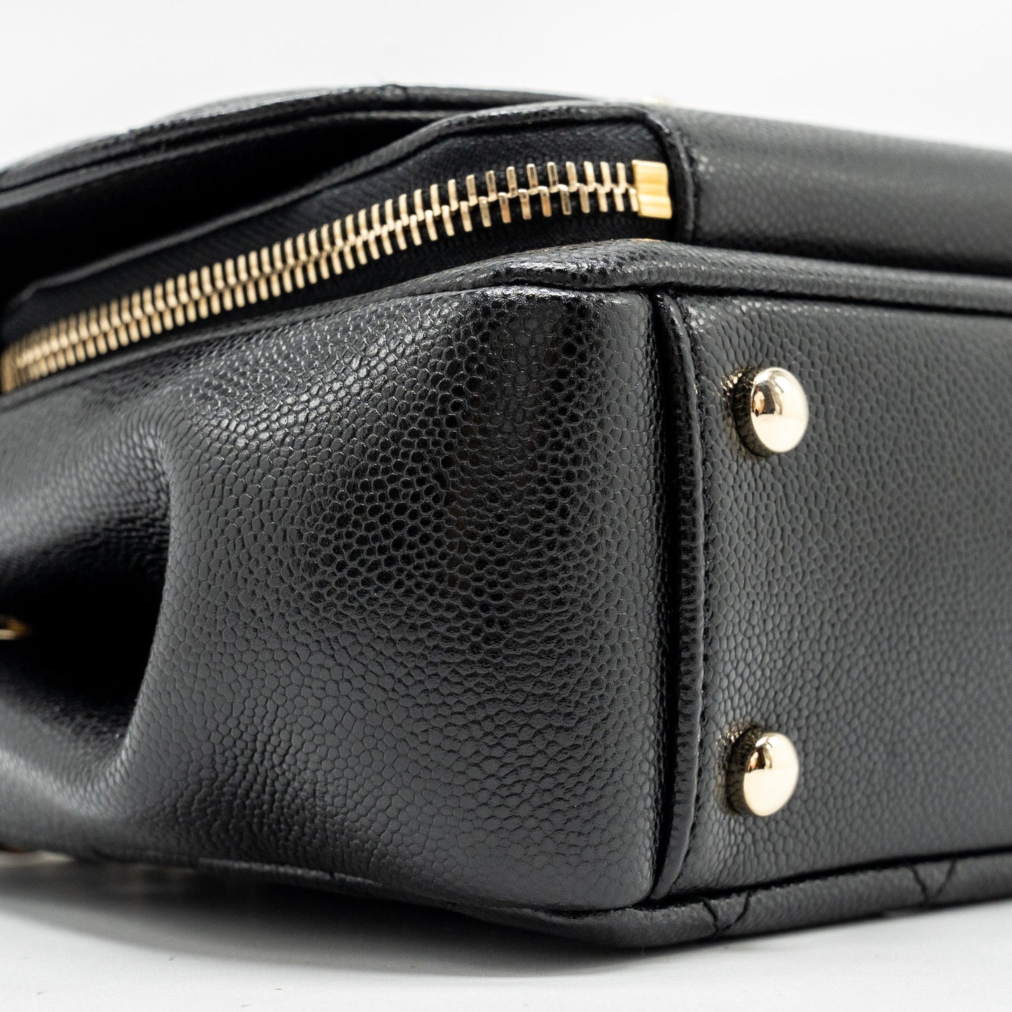 Chanel medium business affinity caviar black LGHW (Microchip)