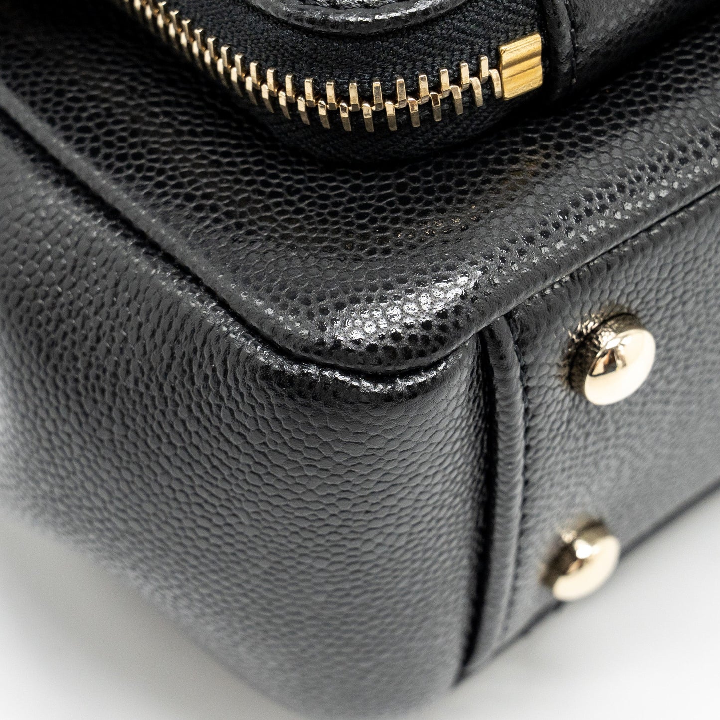 Chanel medium business affinity caviar black LGHW (Microchip)