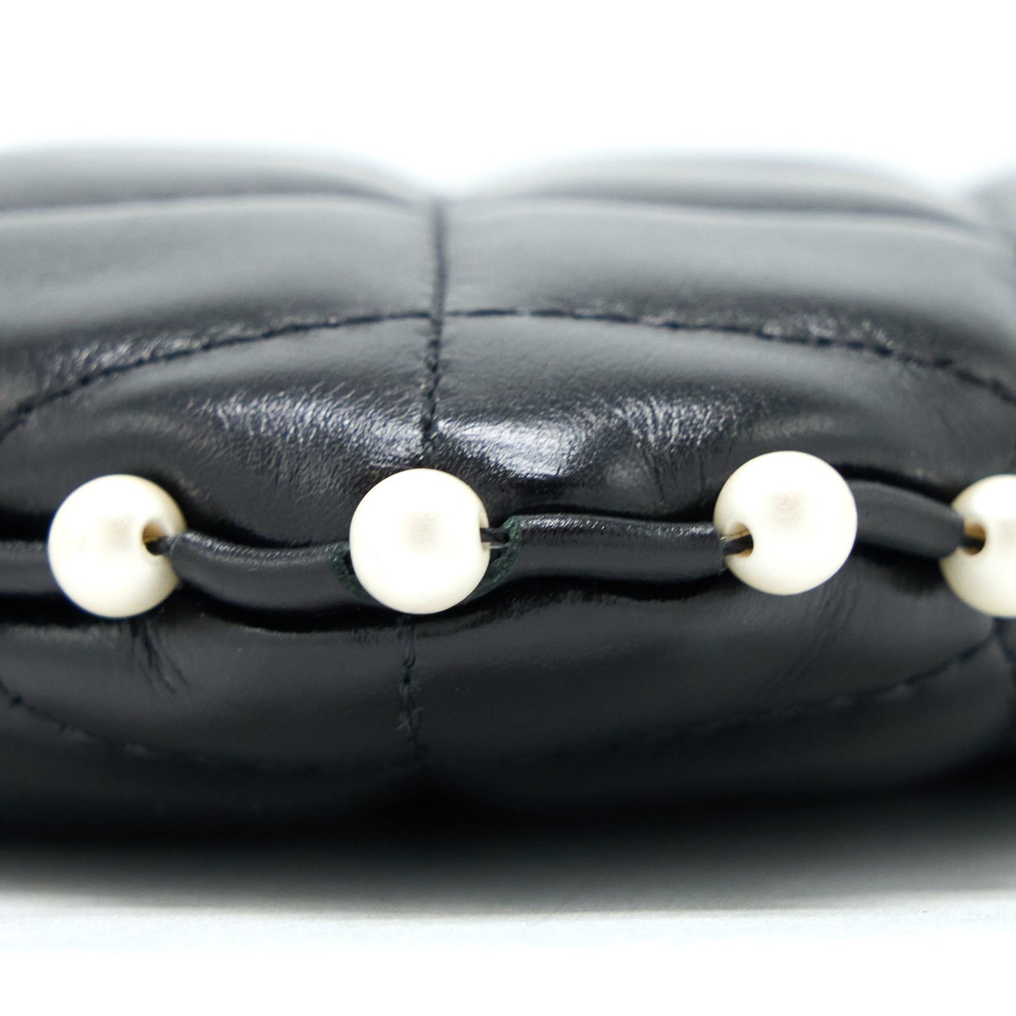 Chanel O-Case Pouch Pearl/Aged Calfskin Black LGHW