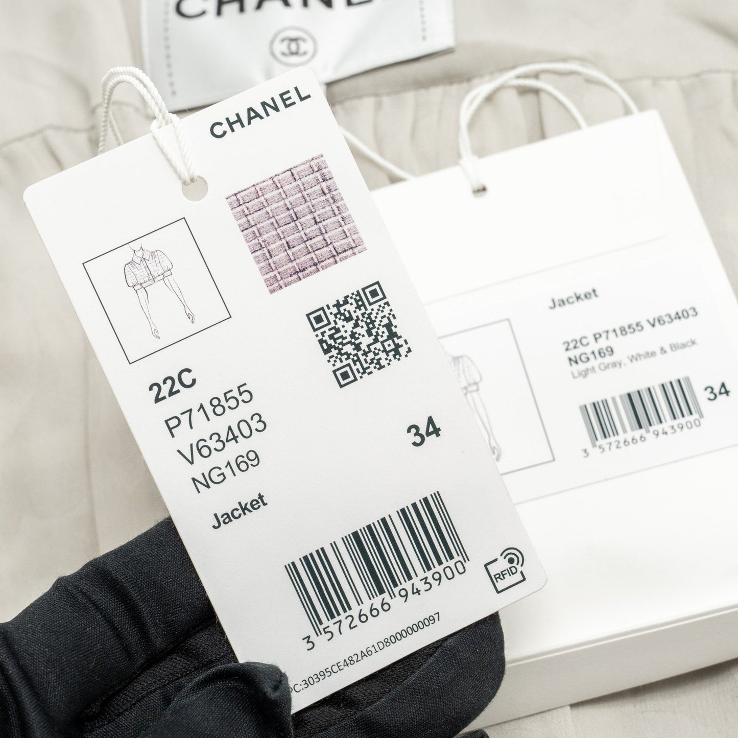 Chanel size 34 22C Tweed Short Jacket Light Grey/White/Black