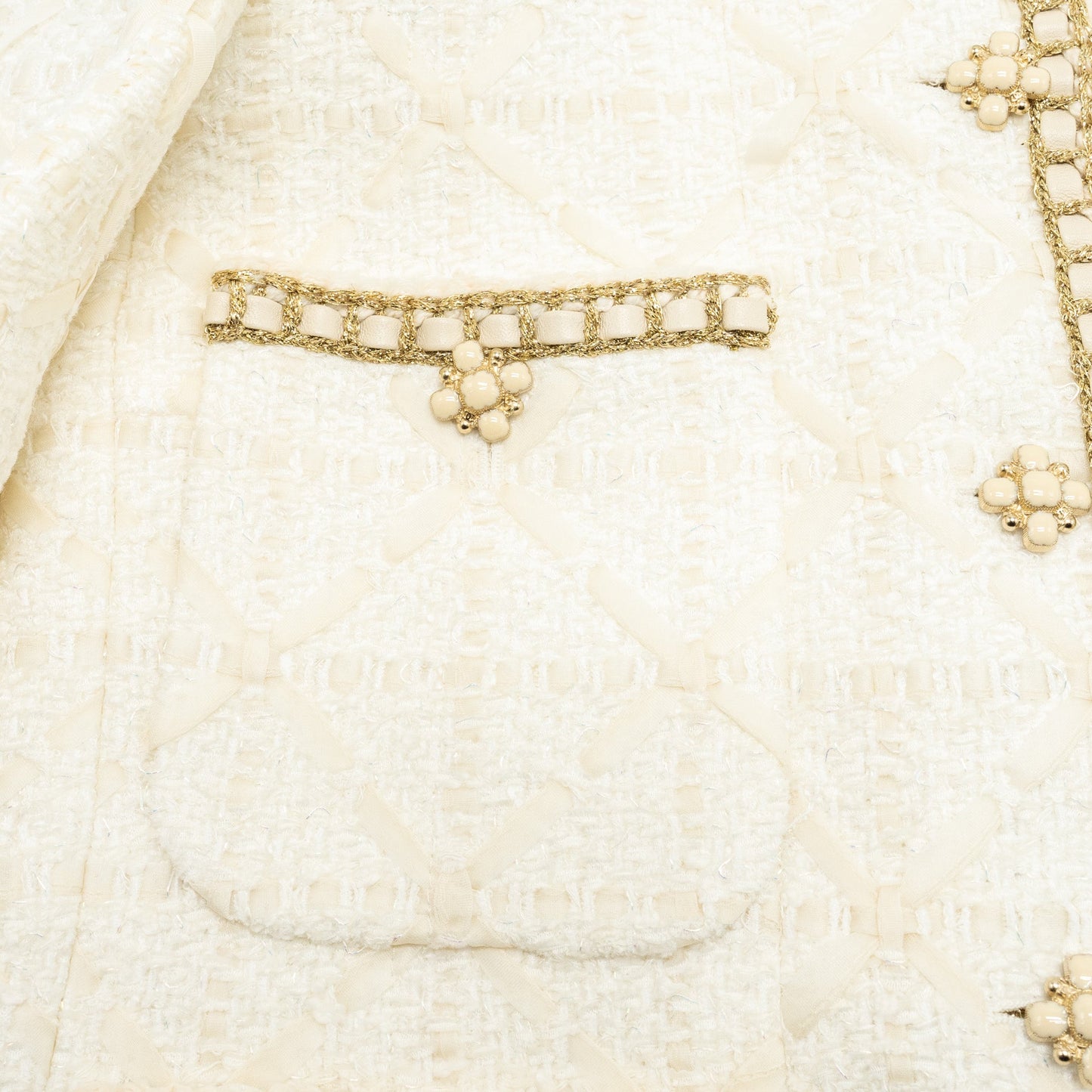 Chanel Size 34 Tweed Jacket White/Gold