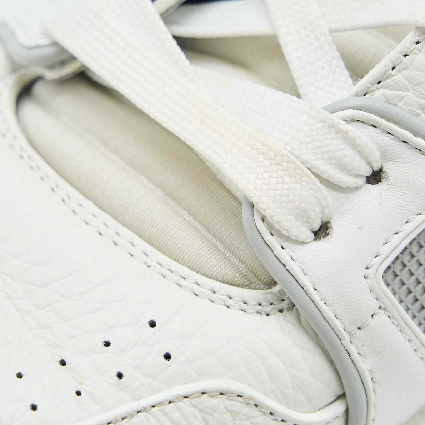 Louis Vuitton Size 5 Trainer Sneaker Calfskin White