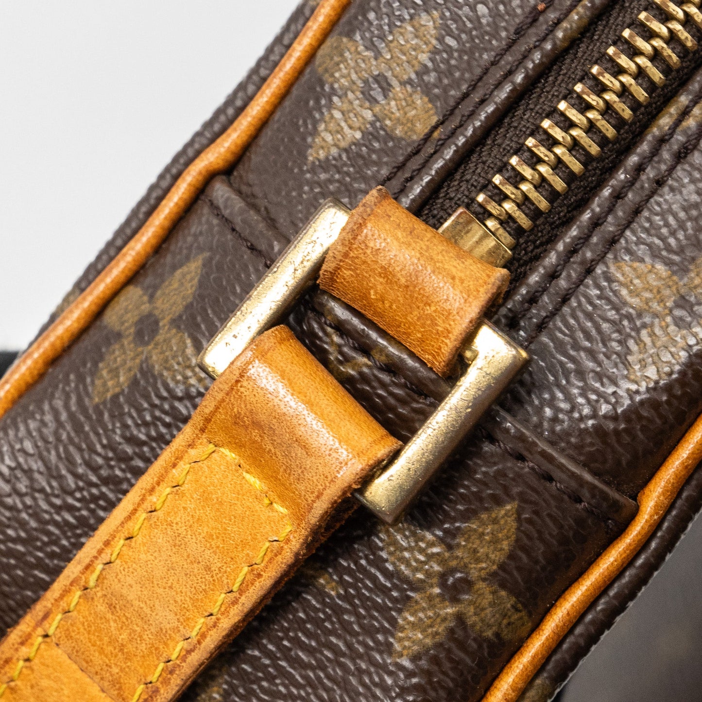 Louis Vuitton vintage cite clutch pochette monogram canvas GHW