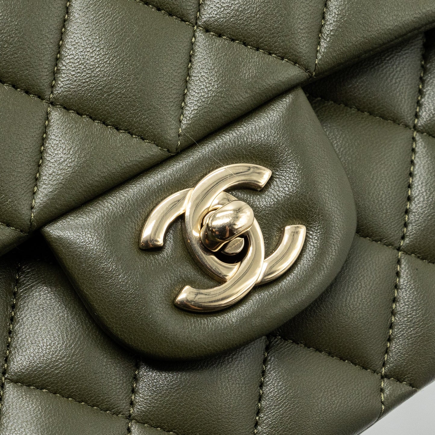 Chanel 22k Medium Classic Double Flap Bag Lambskin Olive Green LGHW(Microchip)