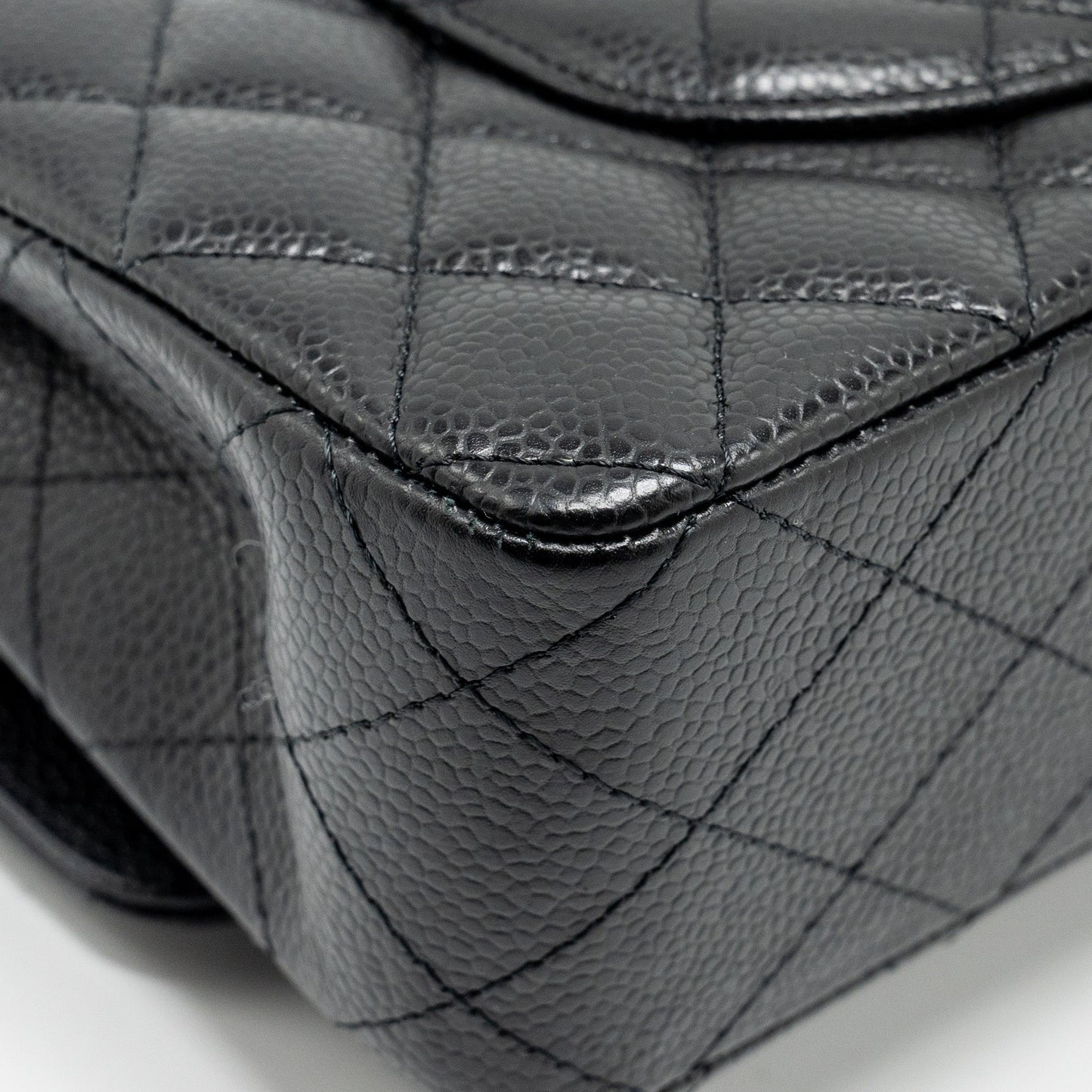 Chanel medium classic double flap bag Caviar black GHW (microchip)