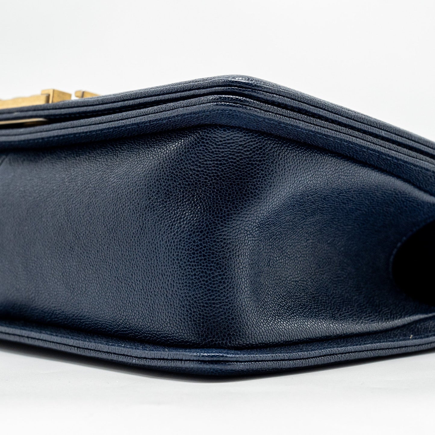 Chanel Medium boy bag caviar navy GHW