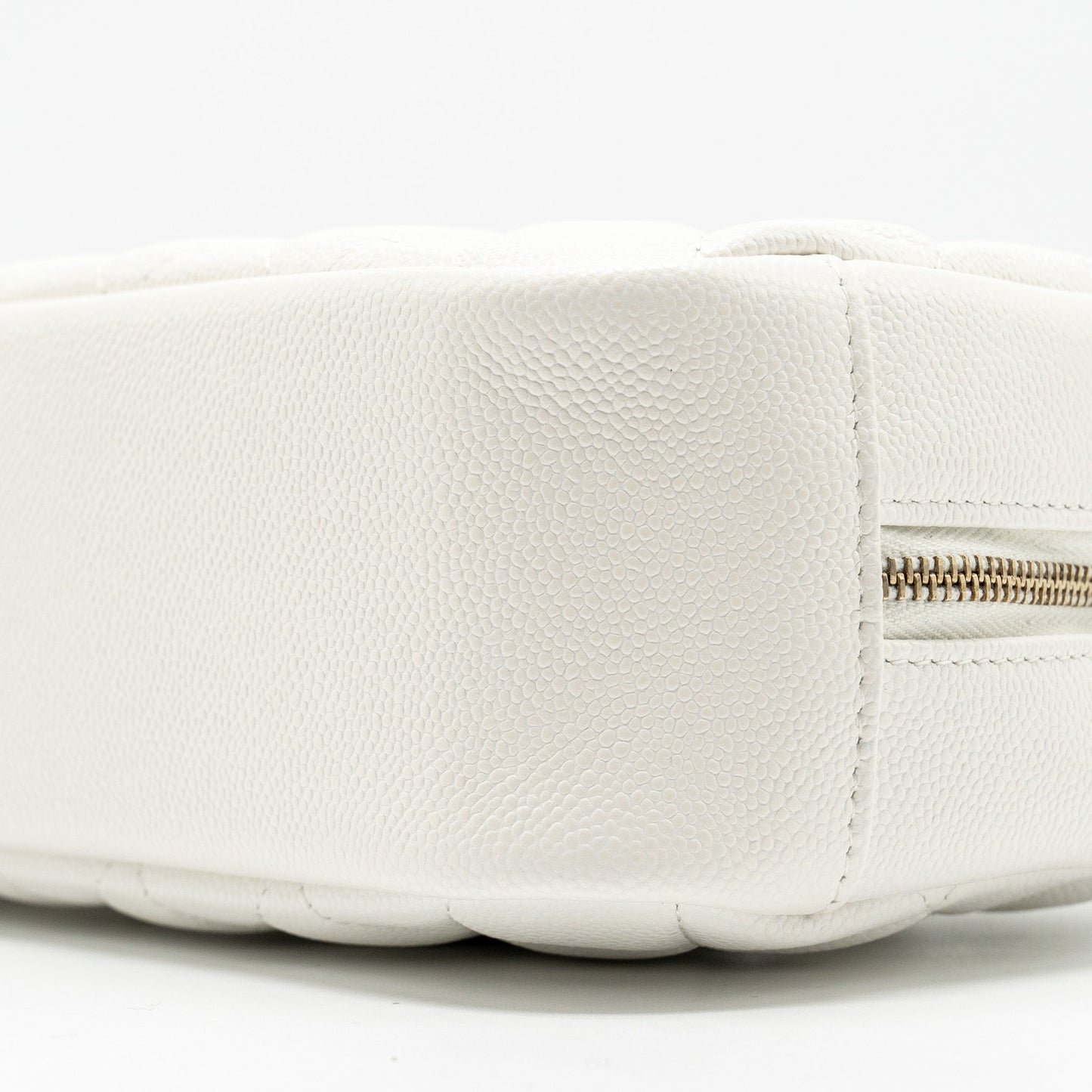 Chanel timeless classic pouch grained calfskin white LGHW (microchip)