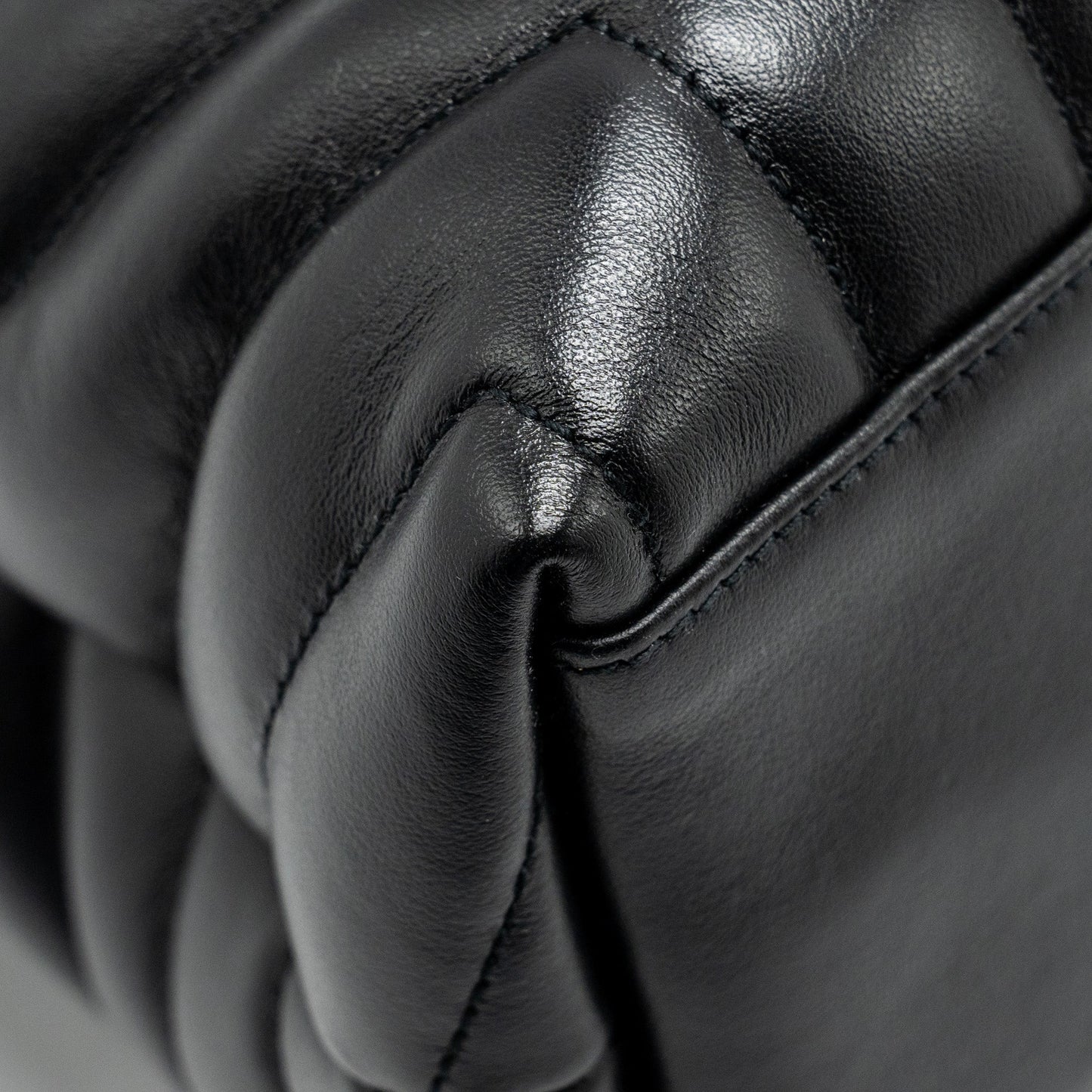 Saint Laurent/YSL Medium Loulou Shoulder Bag Calfskin Black SHW