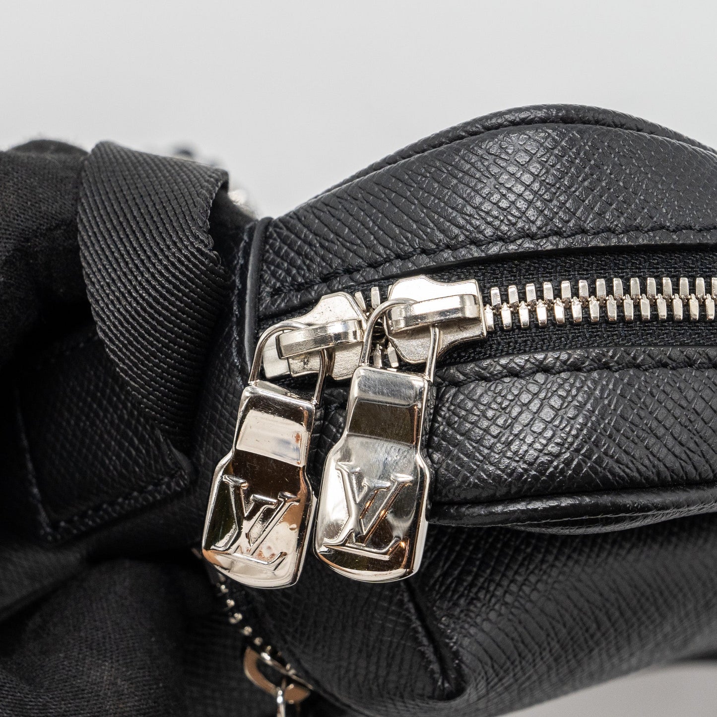 Louis Vuitton Messenger Bag Monogram Eclipse SHW