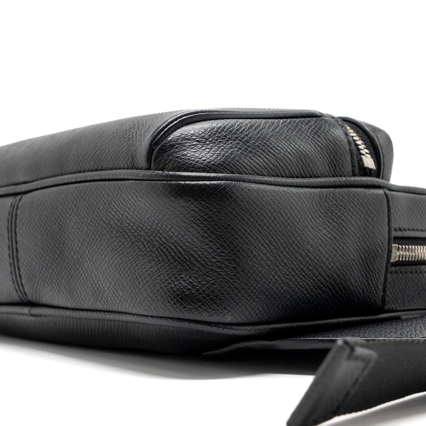 Louis Vuitton Taiga Bum Bag Outdoor Leather Black SHW