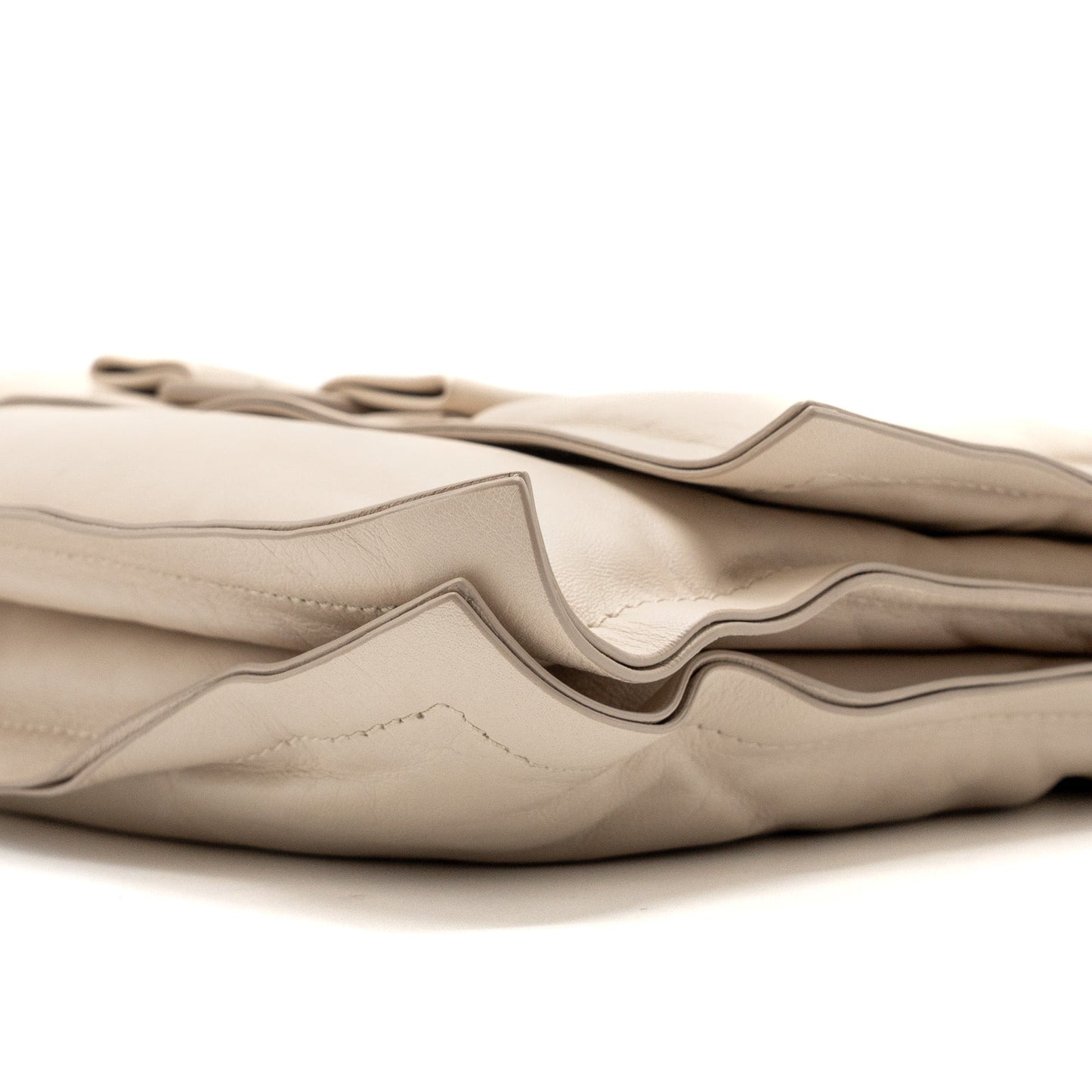 SALVATORE FERRAGAMO SMALL VIVA BOW SHOULDER BAG CREAM AND shw