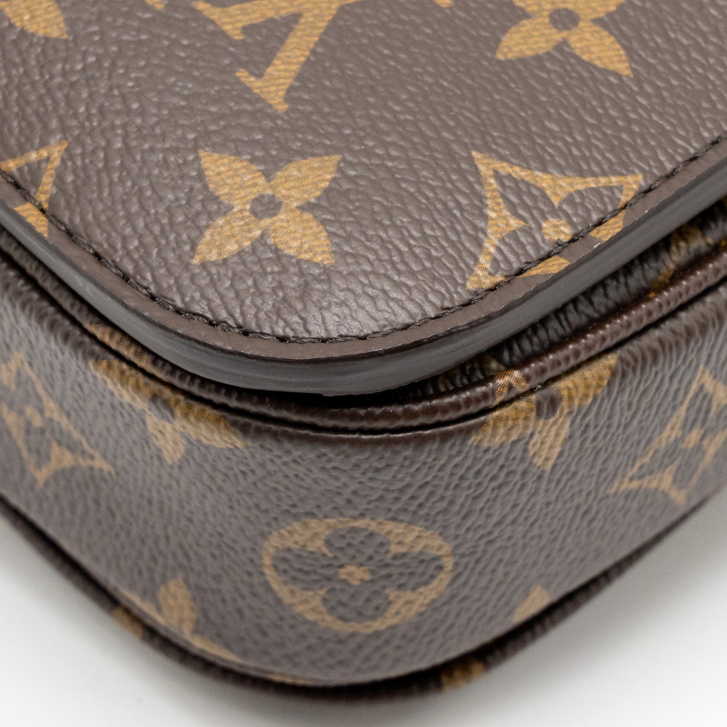 Louis Vuitton Pochette Métis Monogram Canvas GHW