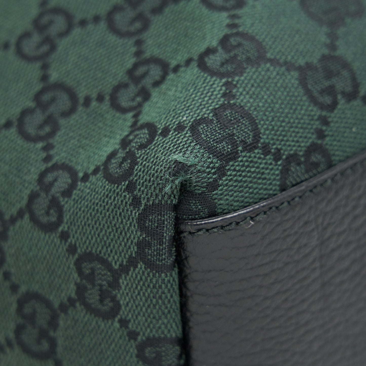 Gucci GG Canvas shopping Bag dark green / black