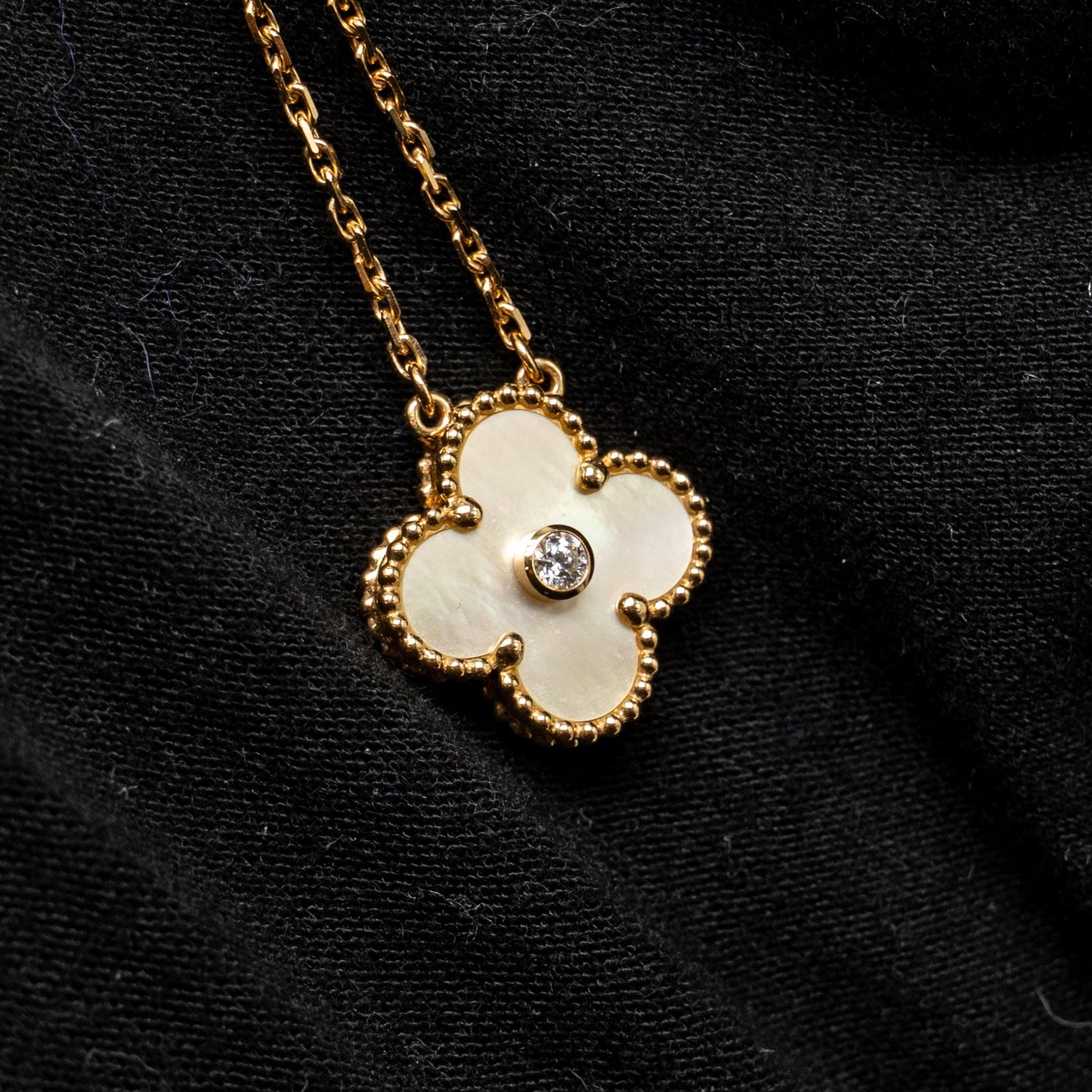 Van Cleef & Arpels 2018  Holiday Pendant Gold Mother-of-Pearl Yellow Gold with Diamond