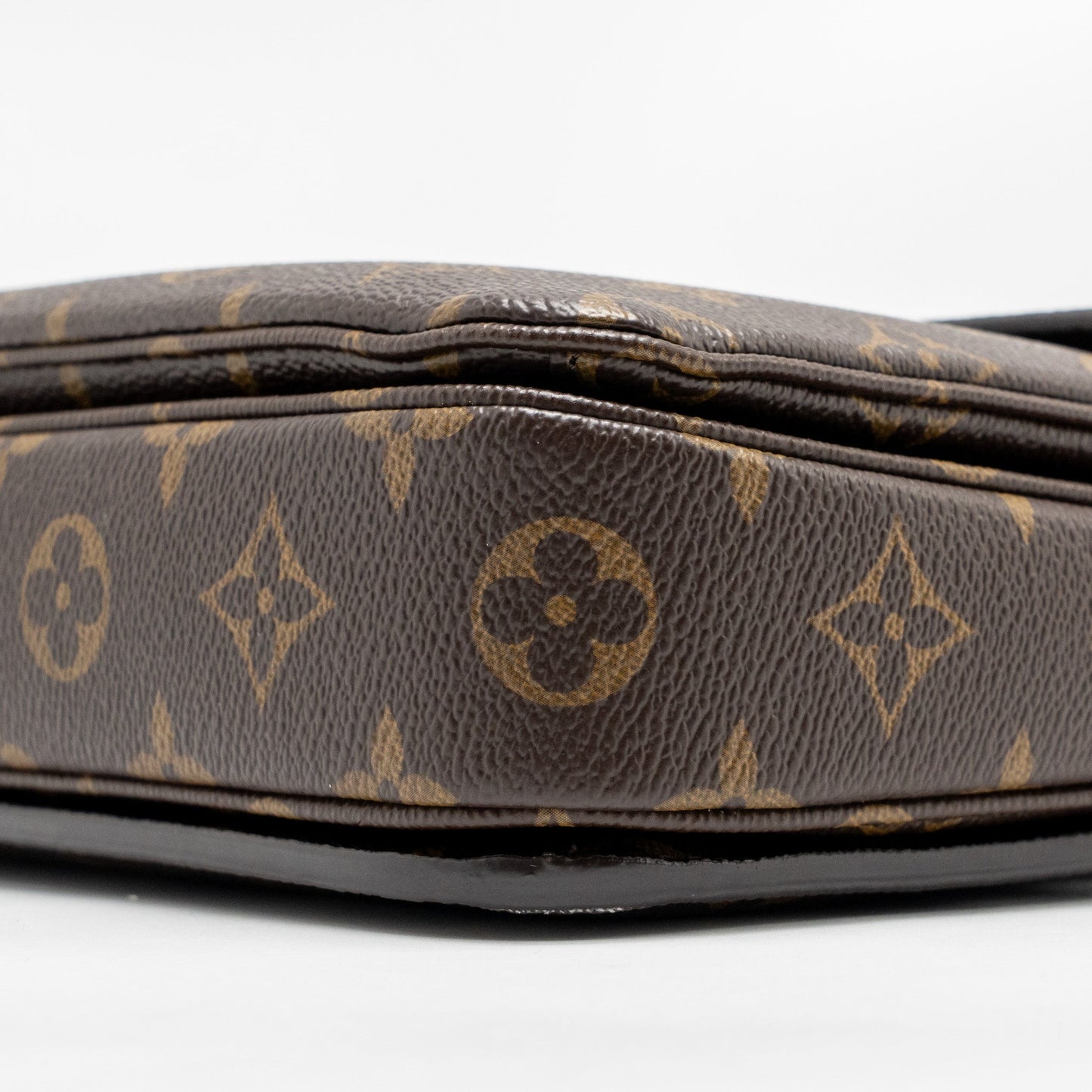 LOUIS VUITTON Pochette Metis Monogram Canvas GHW