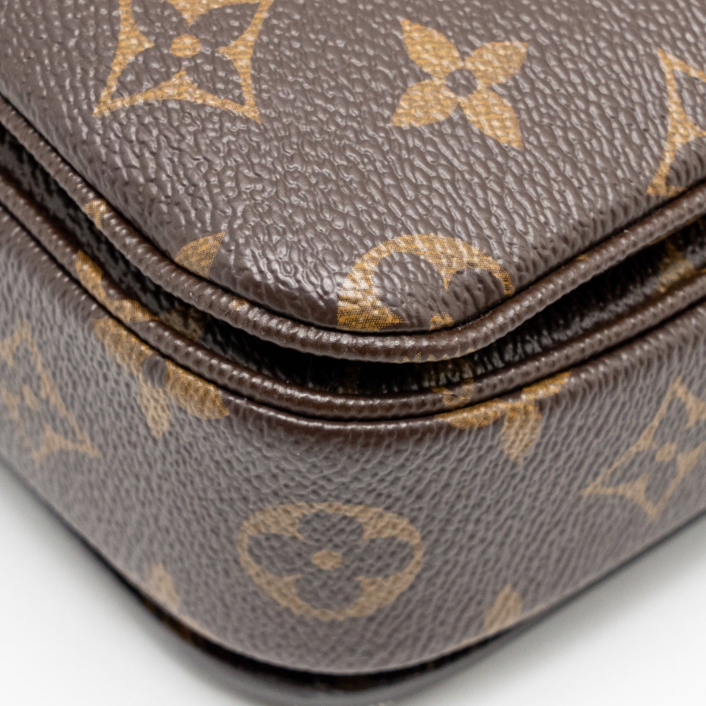 LOUIS VUITTON Pochette Metis Monogram Canvas GHW