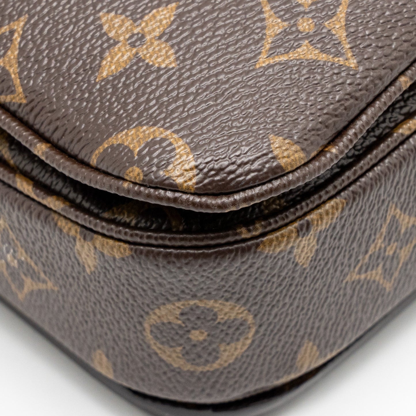 LOUIS VUITTON Pochette Metis Monogram Canvas GHW