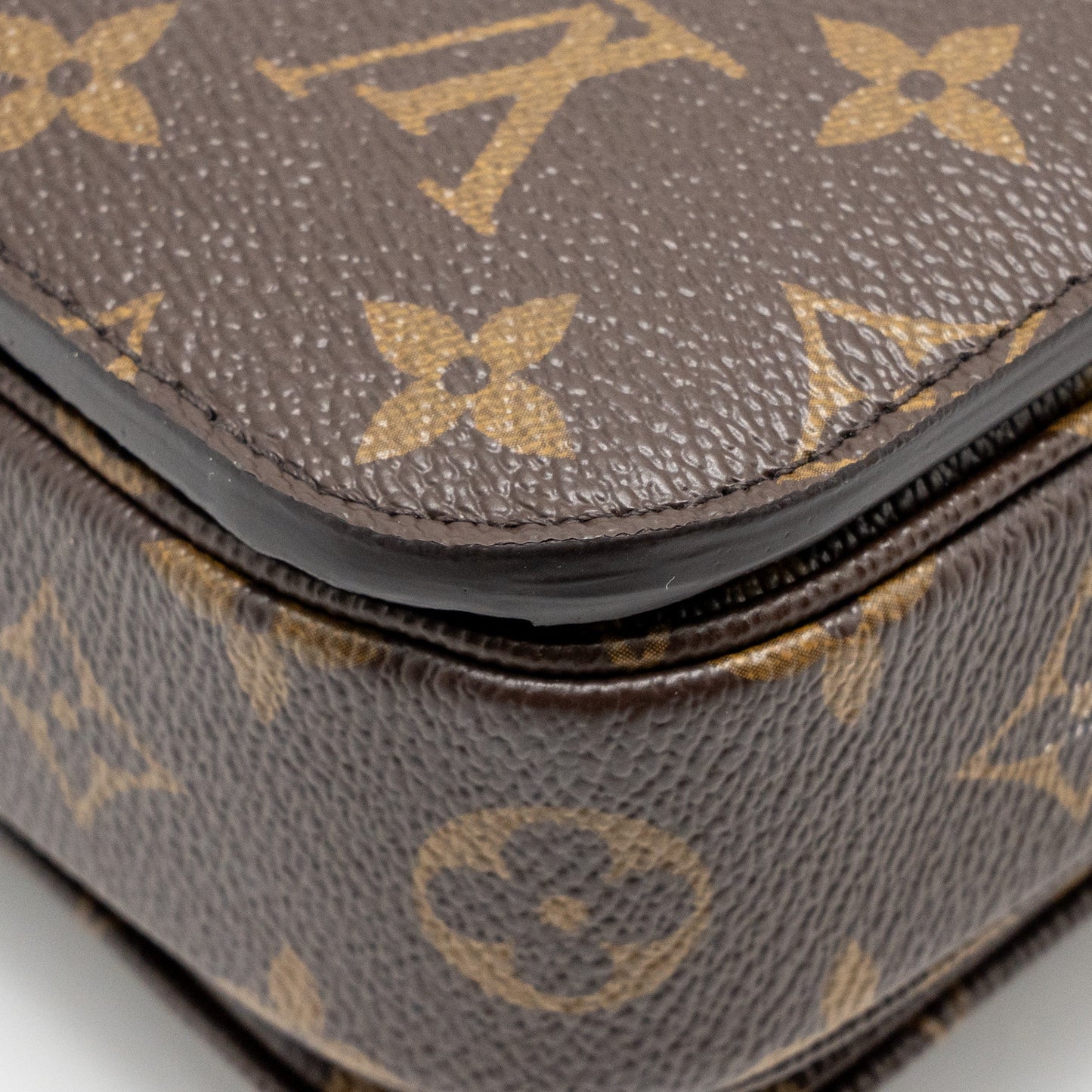 LOUIS VUITTON Pochette Metis Monogram Canvas GHW