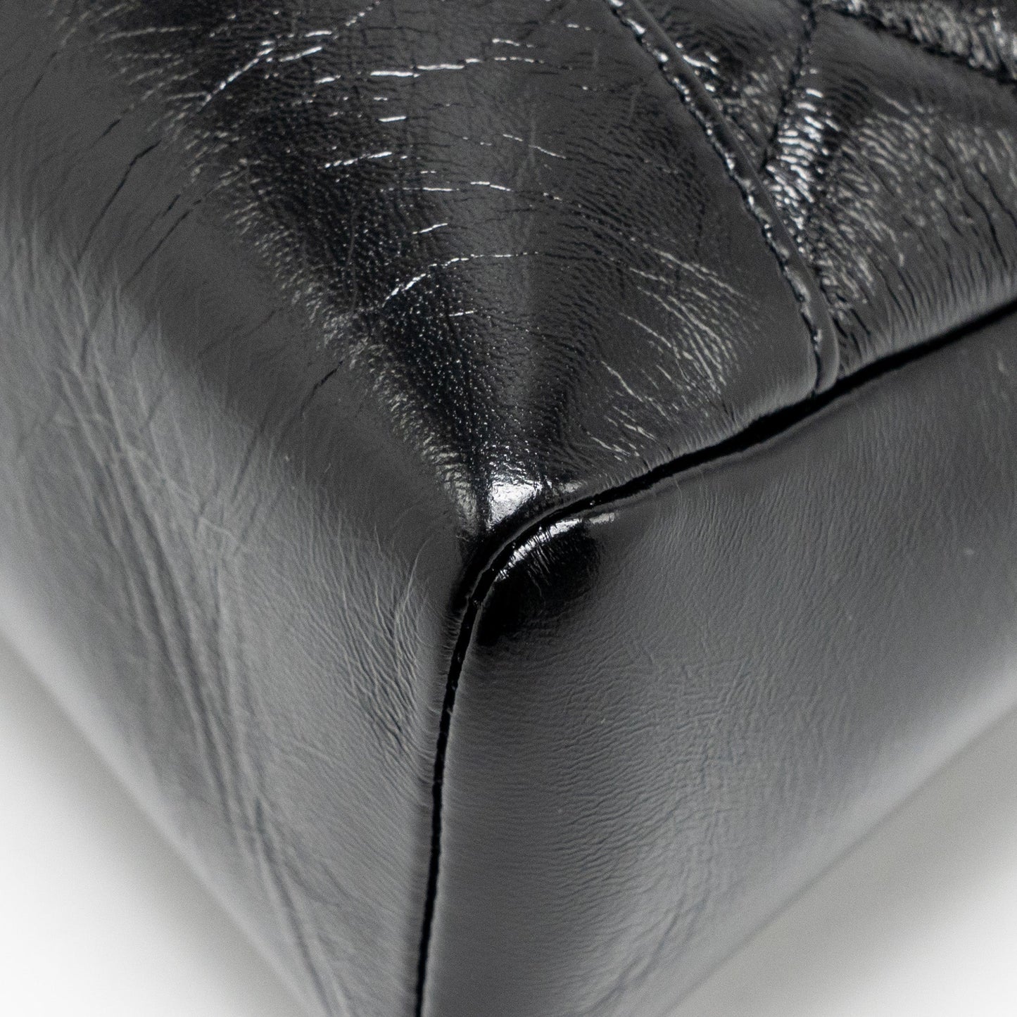 Chanel medium 31 bag shiny lambskin Black LGHW (microchip)