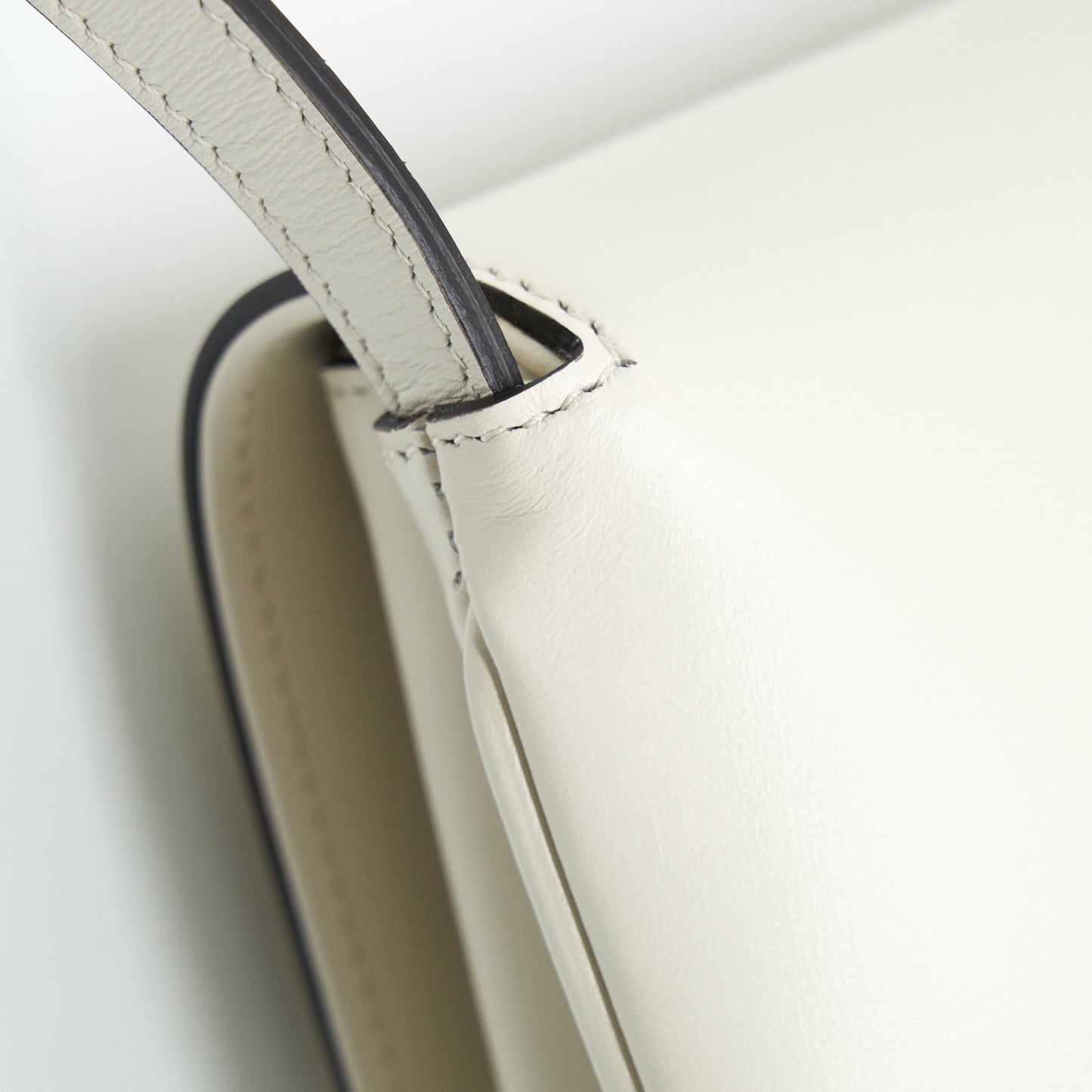 Gucci Small Arli Flap Bag Cream With GHW