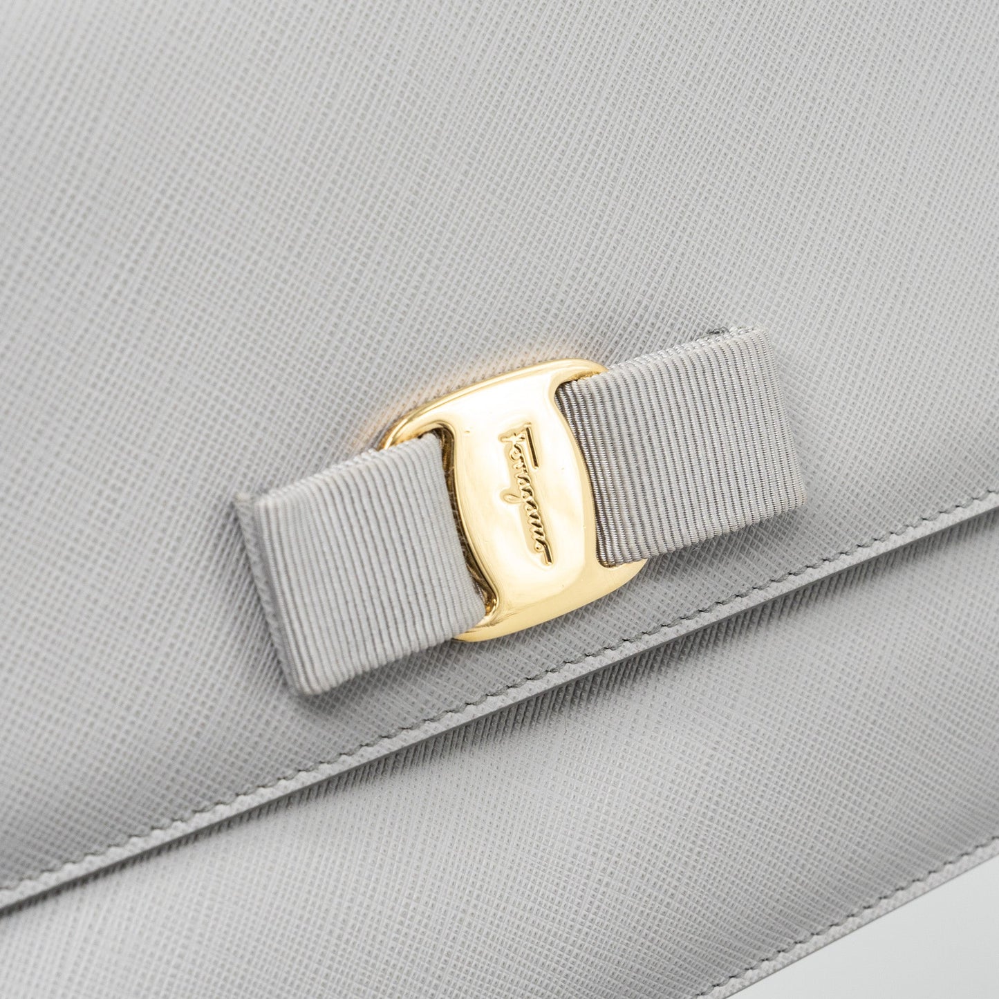 Ferragamo Ginny chain bag calfskin light grey LGHW