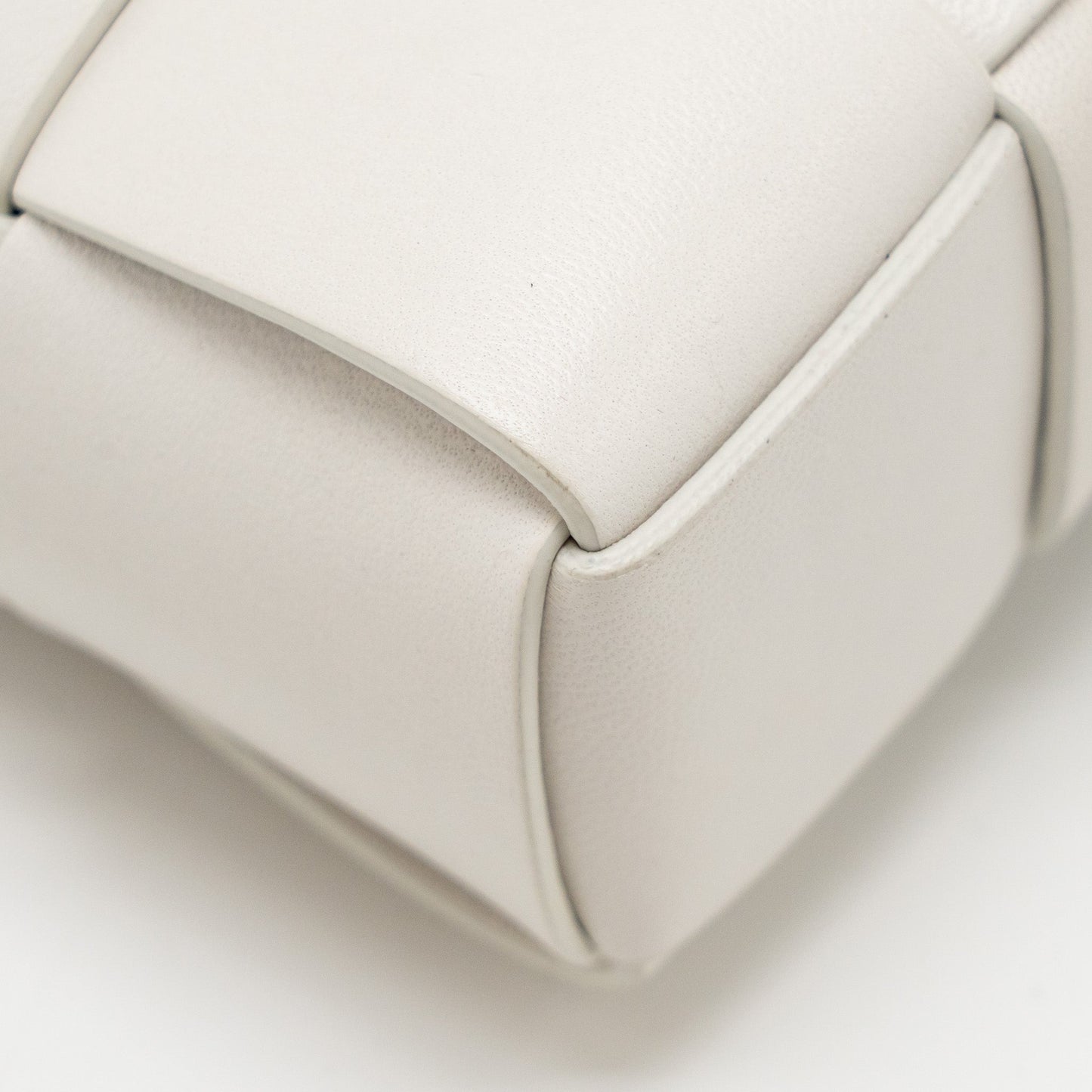Bottega Veneta Cream Snap Clutch Bag Calfskin/Wood White Multicolour Hardware