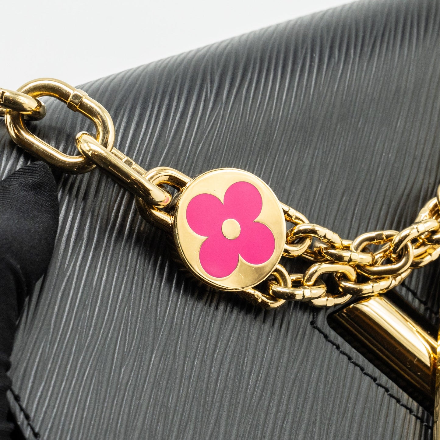 Louis Vuitton twist MM epi black GHW