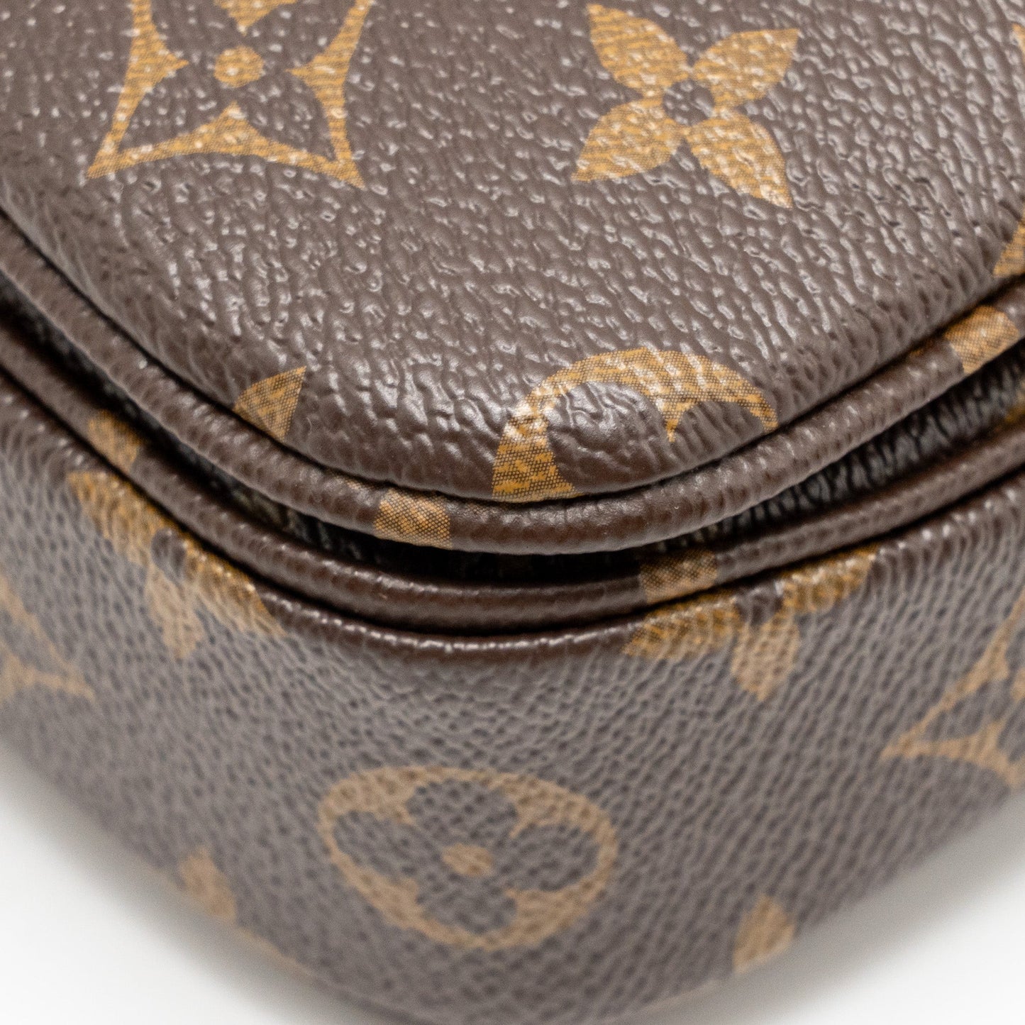 Louis Vuitton Pochette Metis monogram Canvas GHW