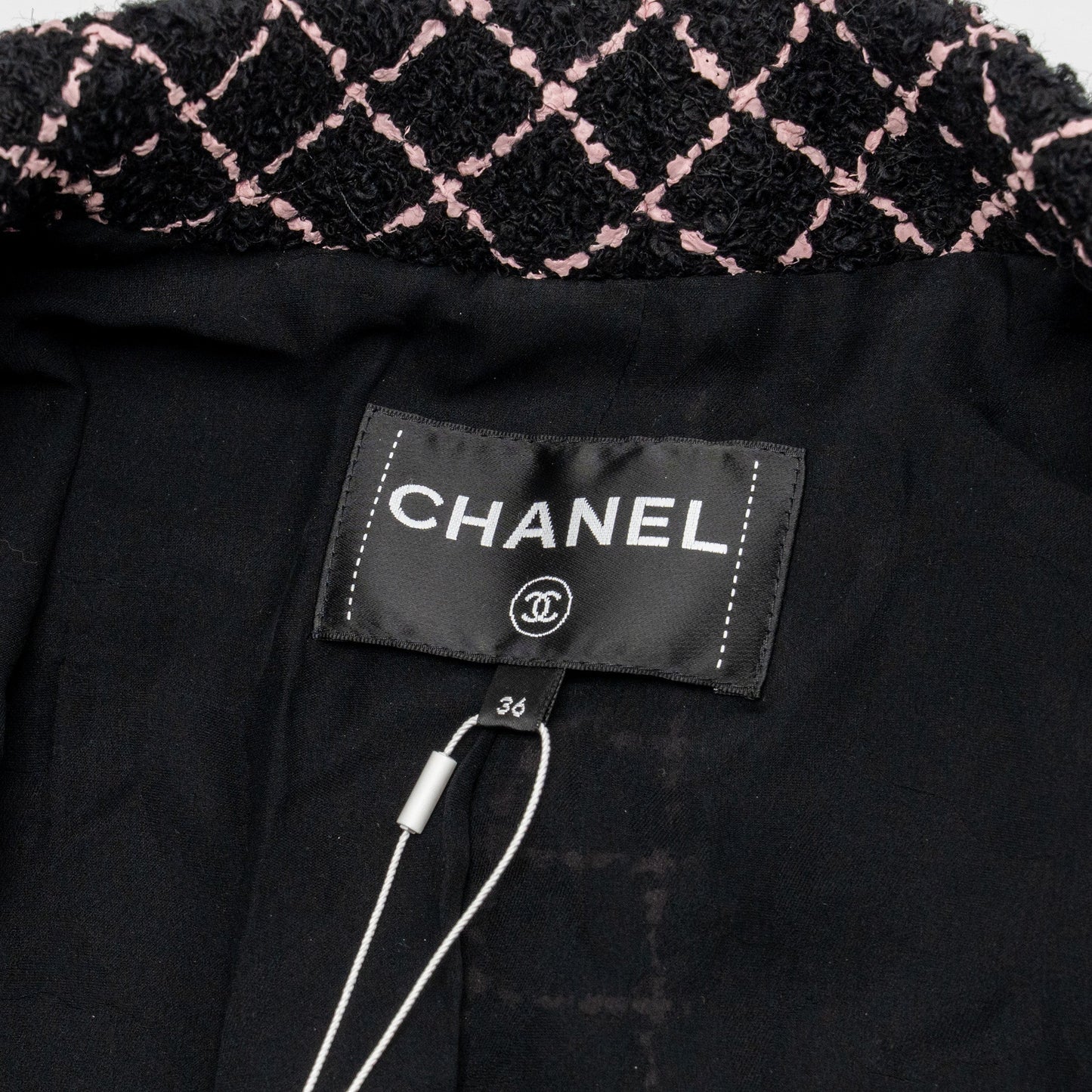 Chanel Size 36 Camellia Detailed Button Tweed Jacket Wool/Polyamide Black/Pink