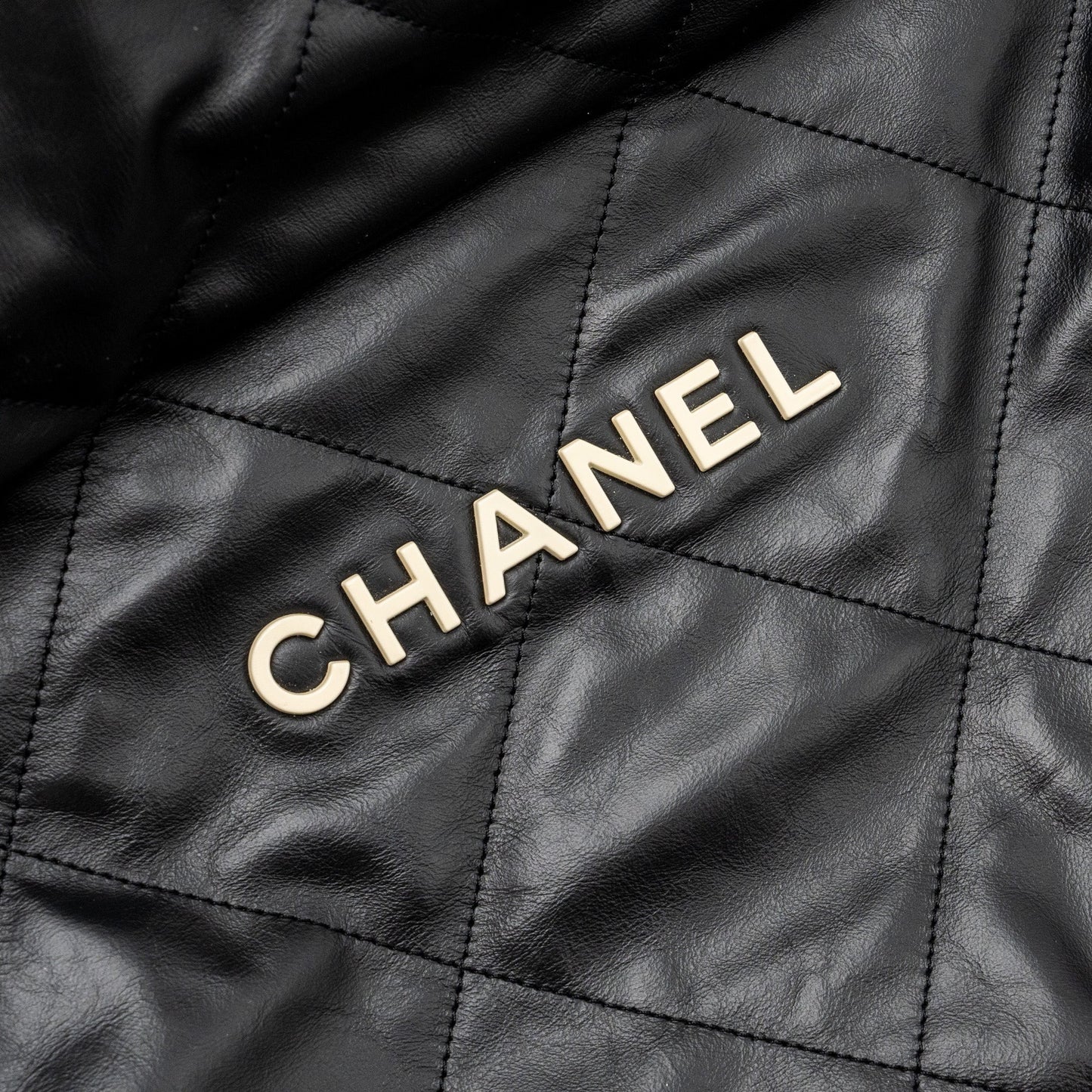 Chanel medium 22 bag calfskin black GHW (microchip)