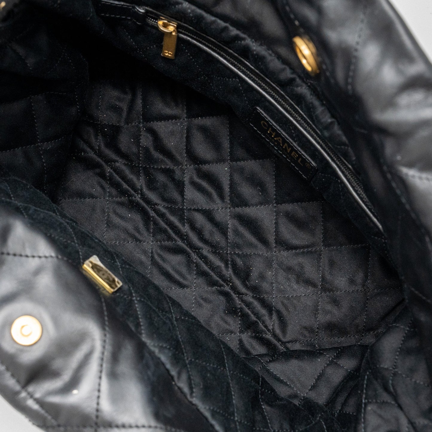 Chanel medium 22 bag calfskin black GHW (microchip)