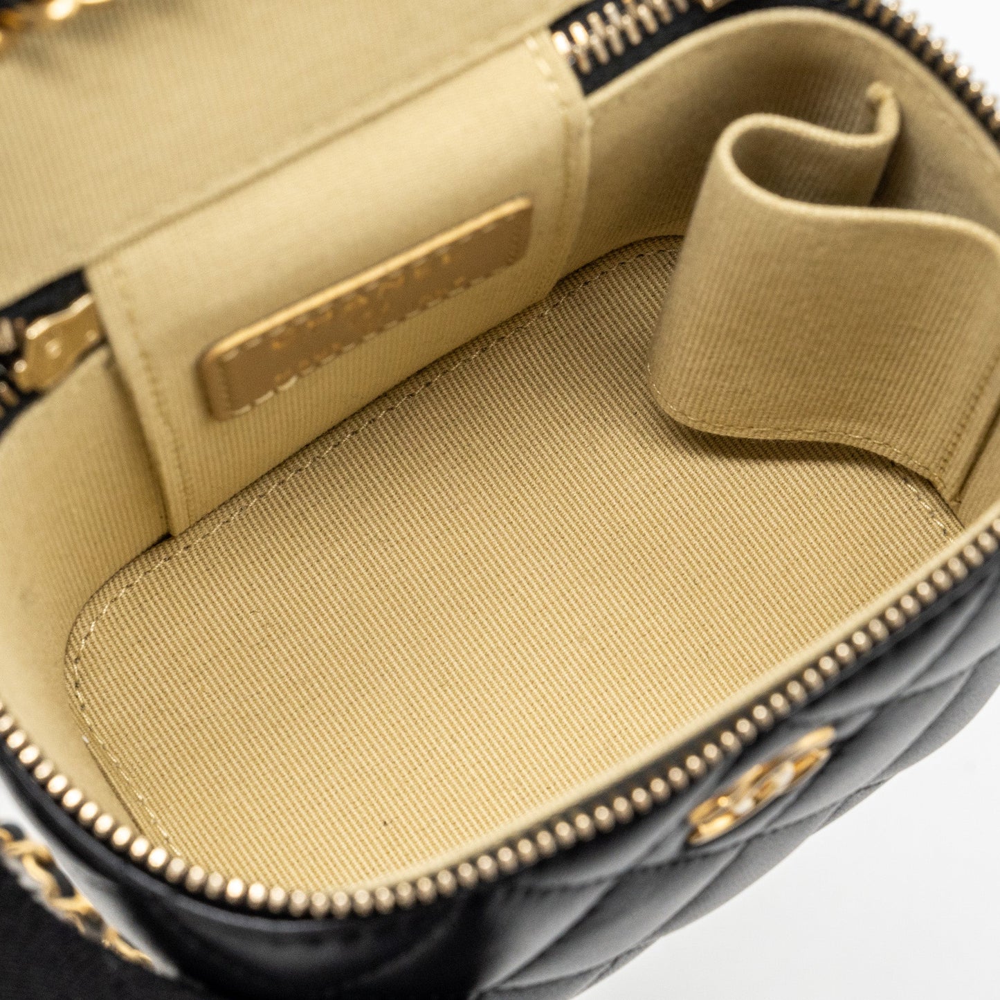 Chanel pearl crush mini vanity with chain lambskin Black GHW