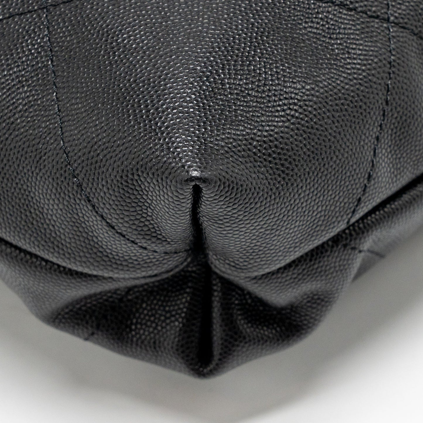 Chanel Medium 22 Bag Caviar Black GHW (Microchip)