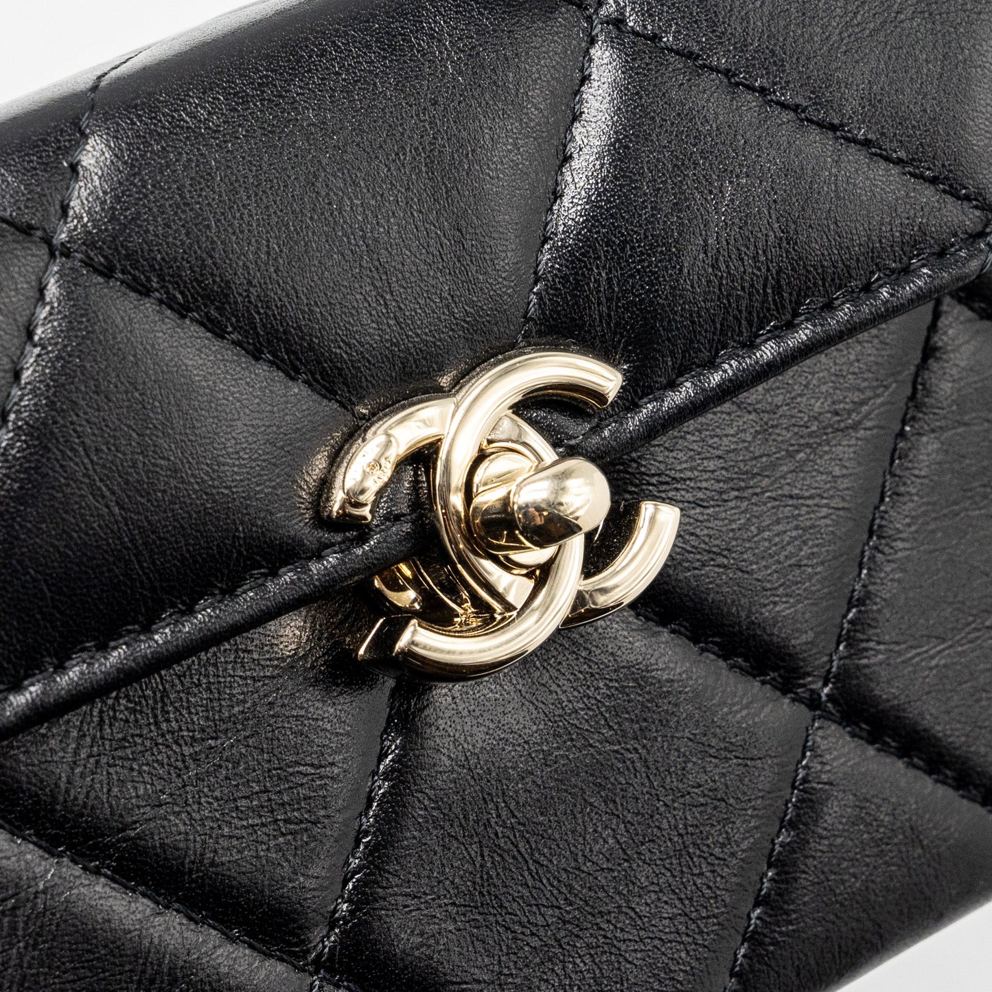 Chanel 23k top handle vanity bag shiny calfskin black GHW (microchip)