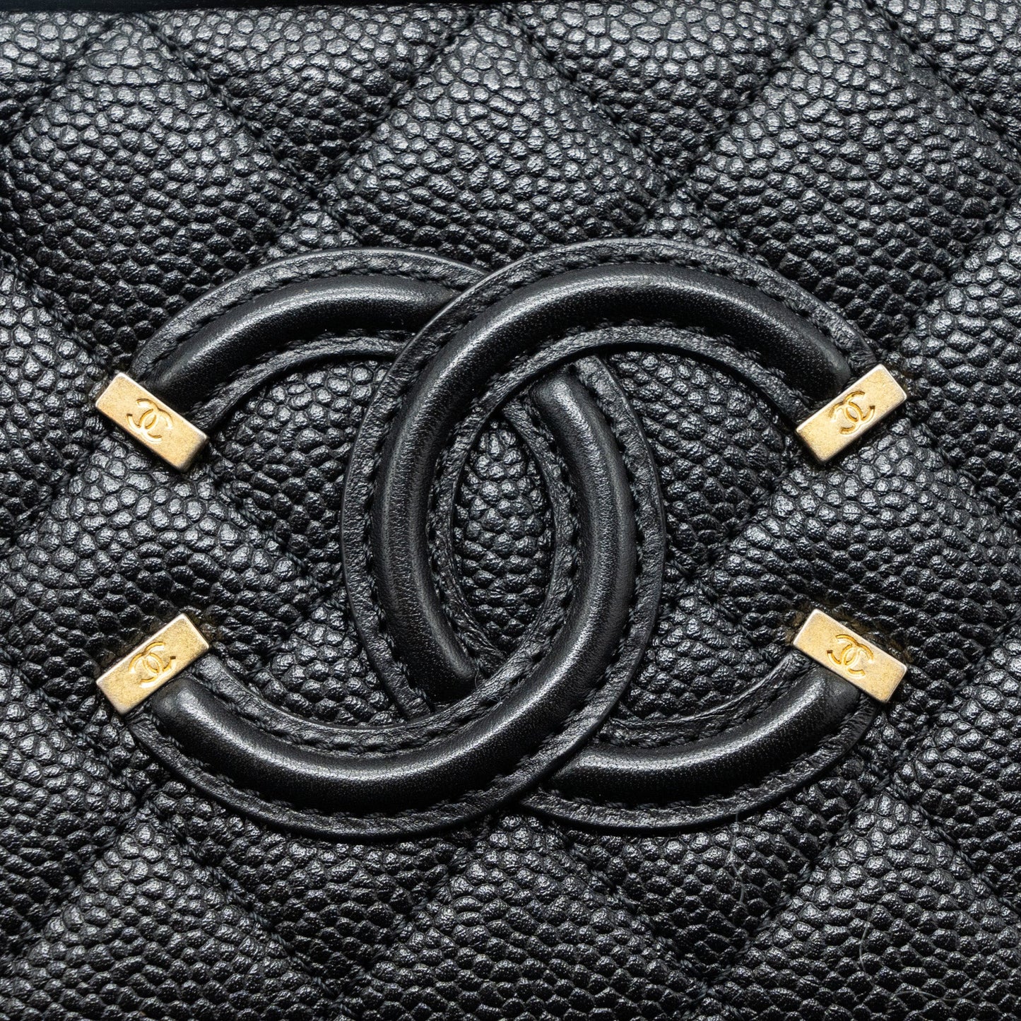 Chanel mini filigree vanity case Caviar black GHW