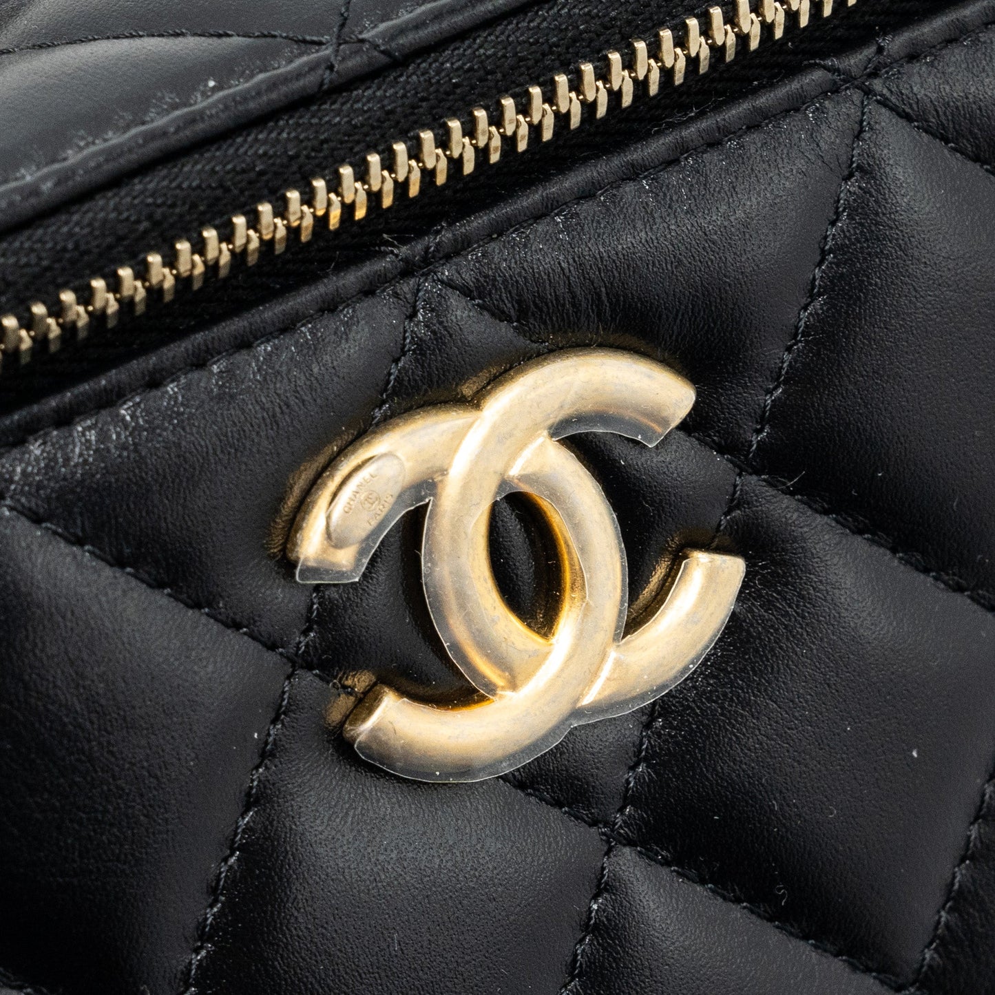 Chanel 24c Gold Crush Long Vanity Case Shiny Calfskin Black GHW (microchip)