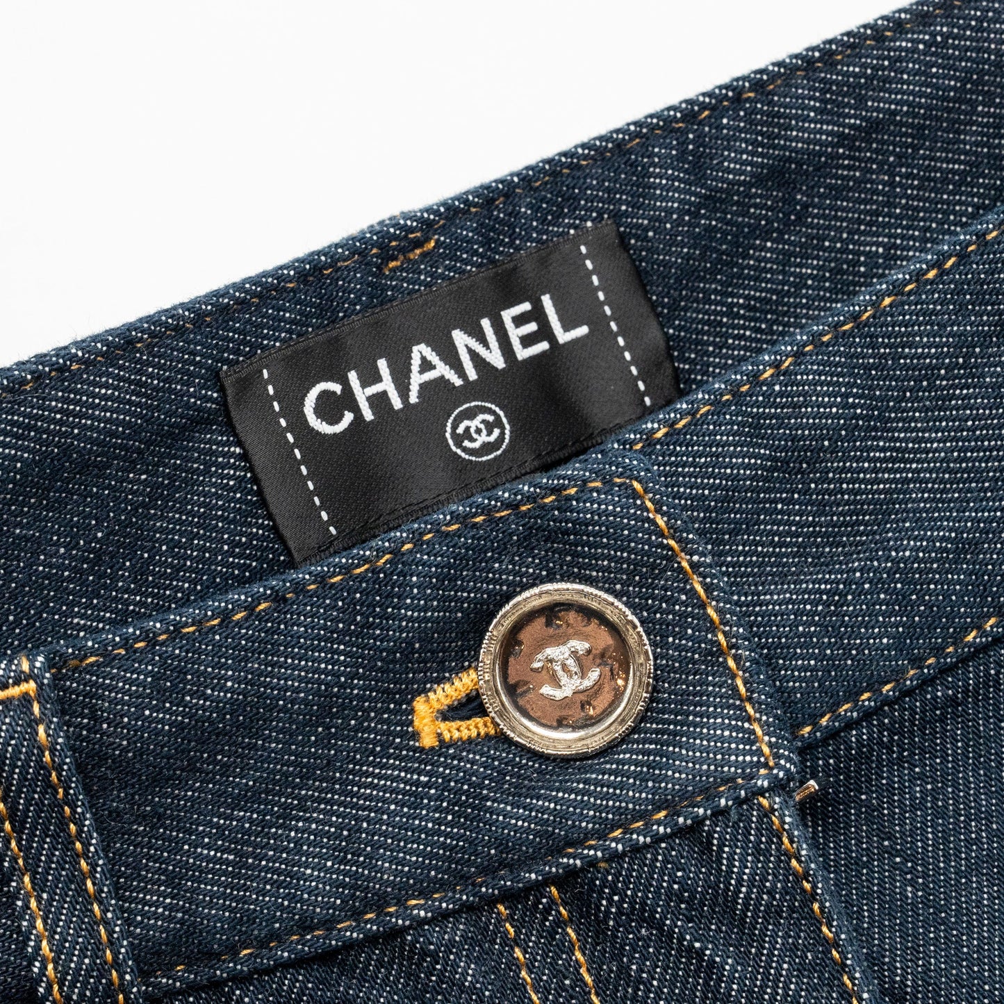Chanel size 40 25C CC logo washed out denim Jeans
