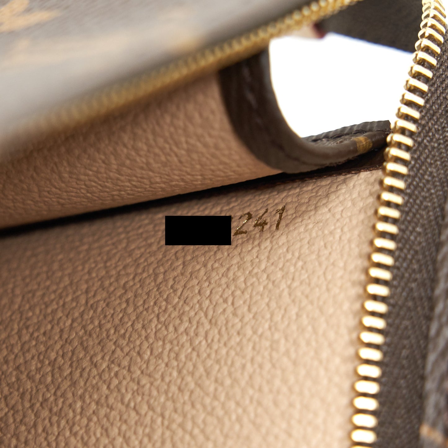 Louis Vuitton Toiletry pochette 26 Monogram canvas