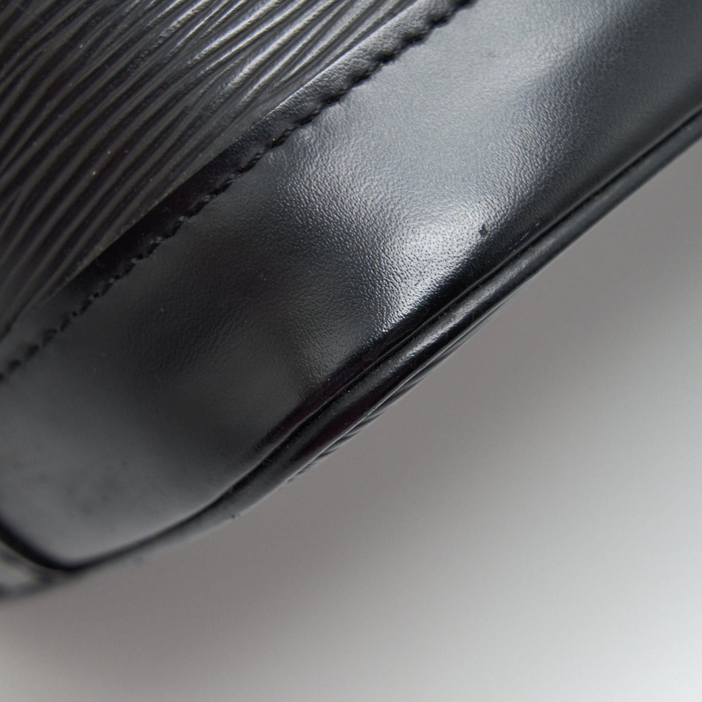 Louis Vuitton Alma Bag Epi Black GHW