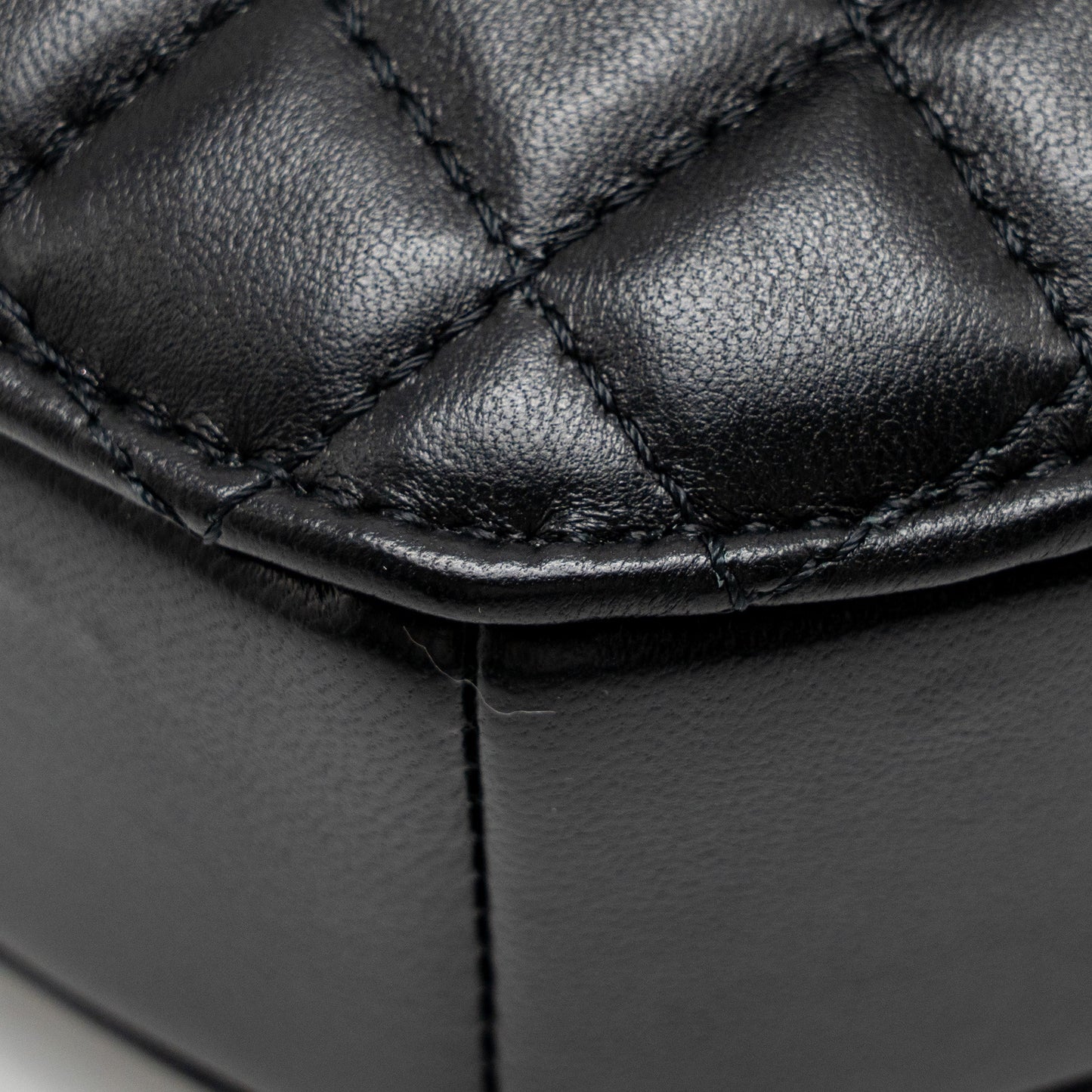 Chanel 22s Heart Bag Lambskin Black LGHW (microchip)