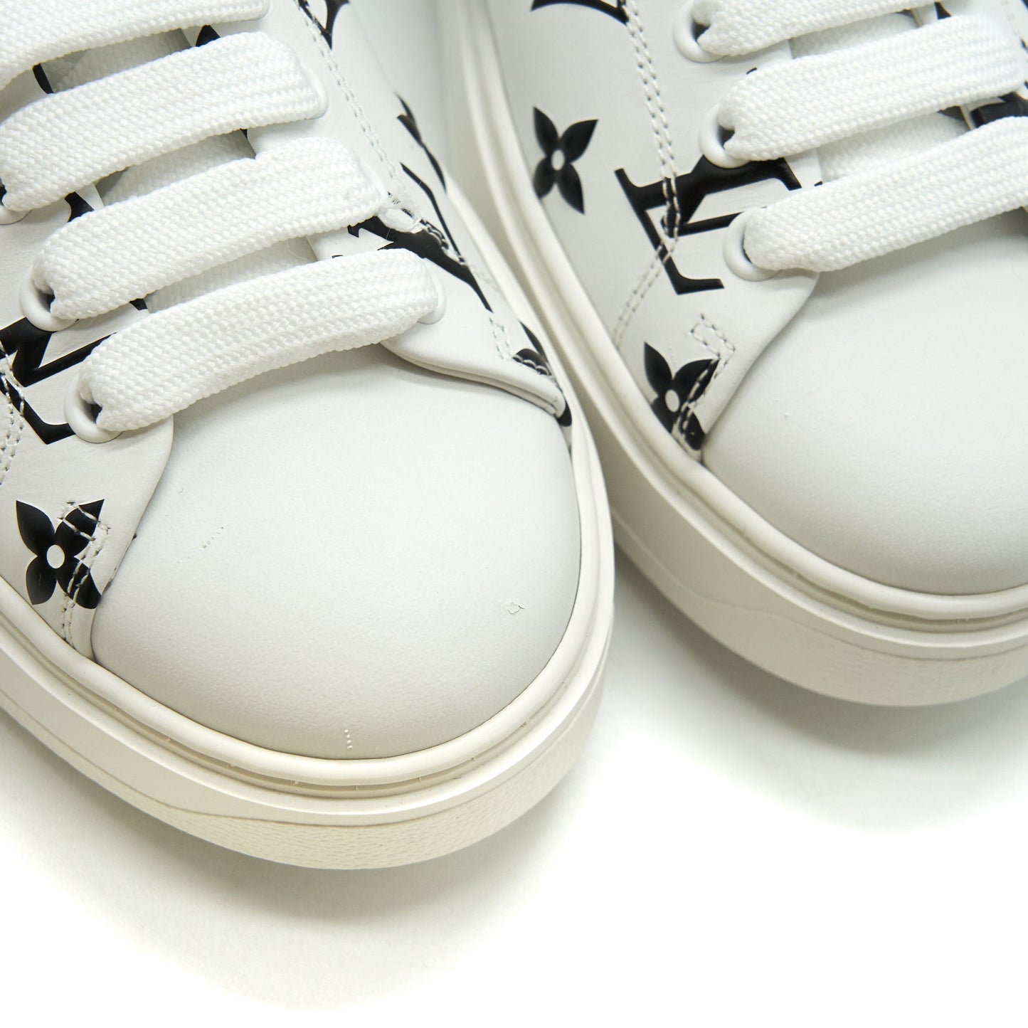 Louis Vuitton time Out Sneaker size 37