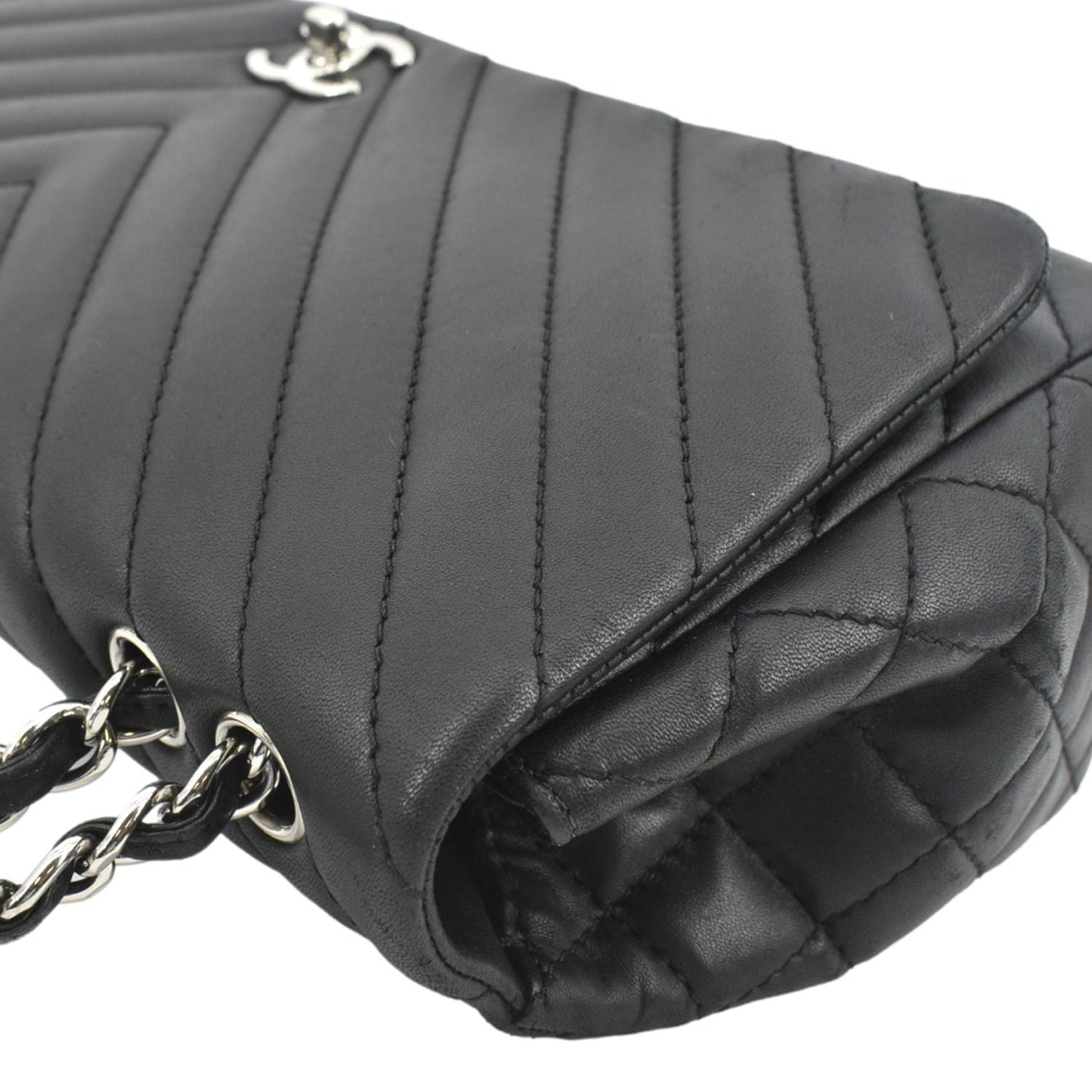 CHANEL Surpique Chevron Medium Lambskin Leather Flap Crossbody Bag Black