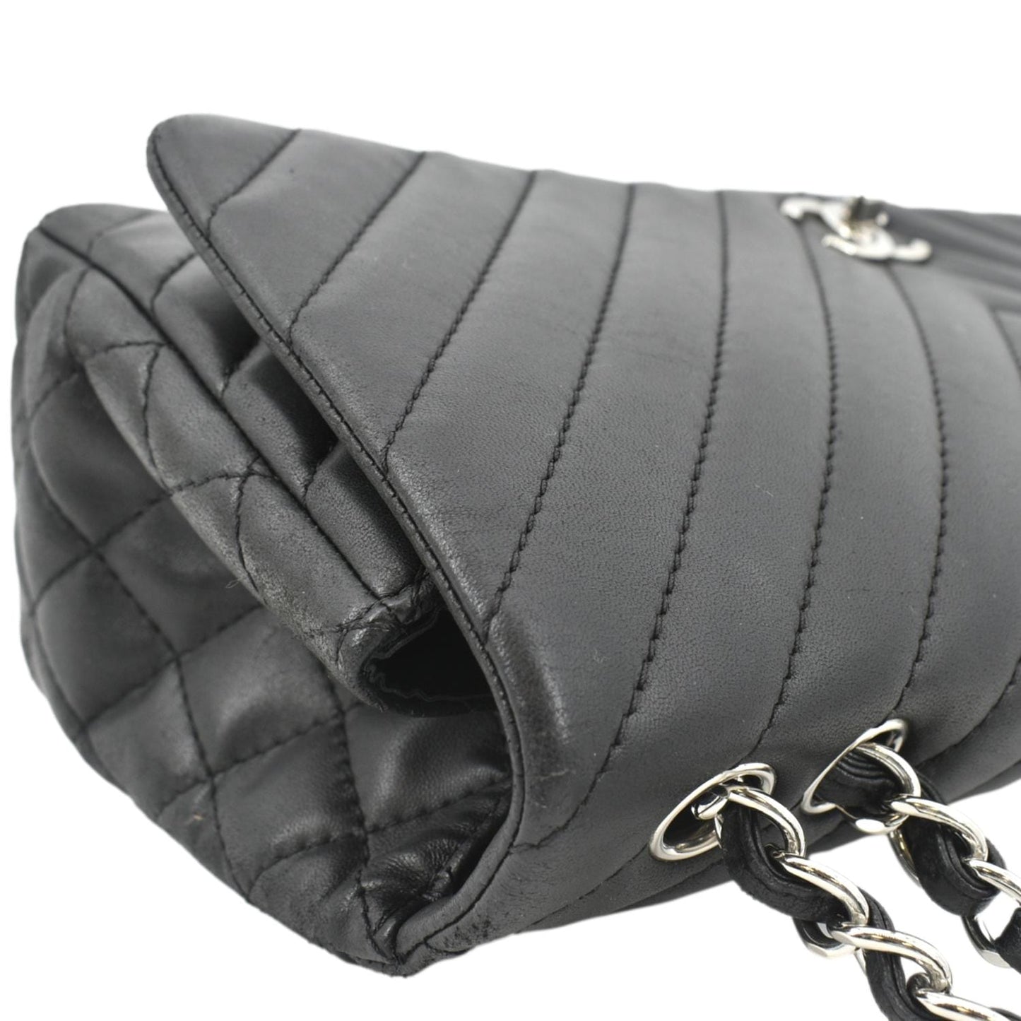 CHANEL Surpique Chevron Medium Lambskin Leather Flap Crossbody Bag Black