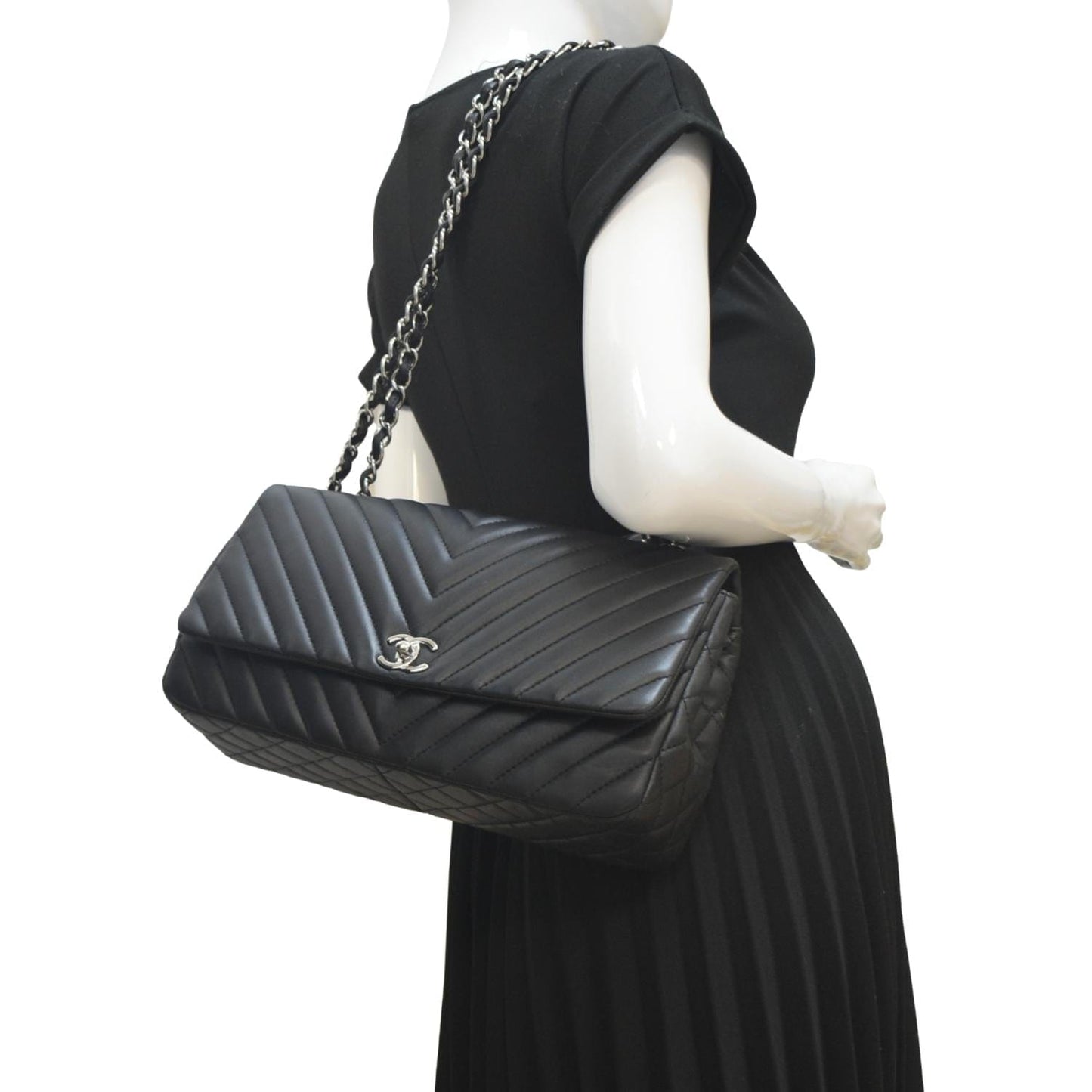 CHANEL Surpique Chevron Medium Lambskin Leather Flap Crossbody Bag Black