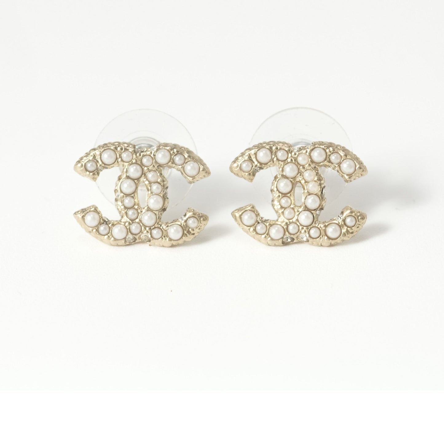 Luxury Chanel DOUBLE C MOP GOLD STUD EARRINGS