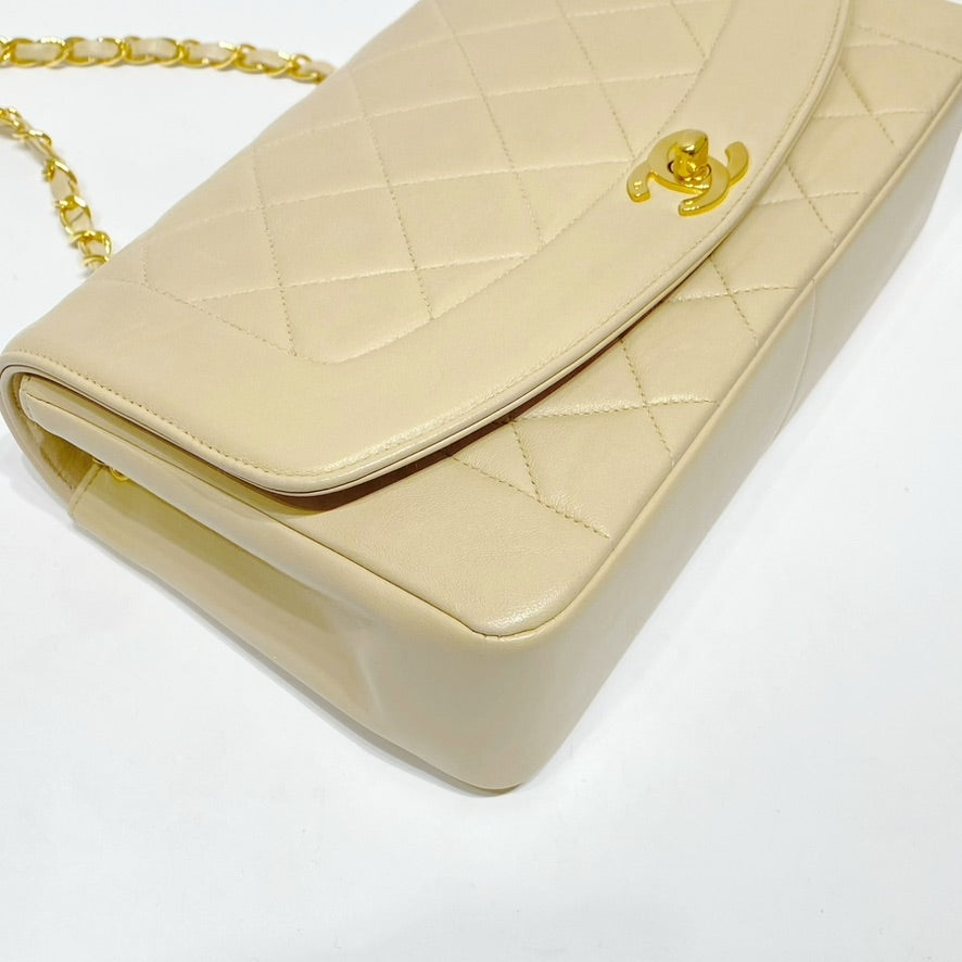 No.001694-Chanel Vintage Lambskin Diana Bag 25cm