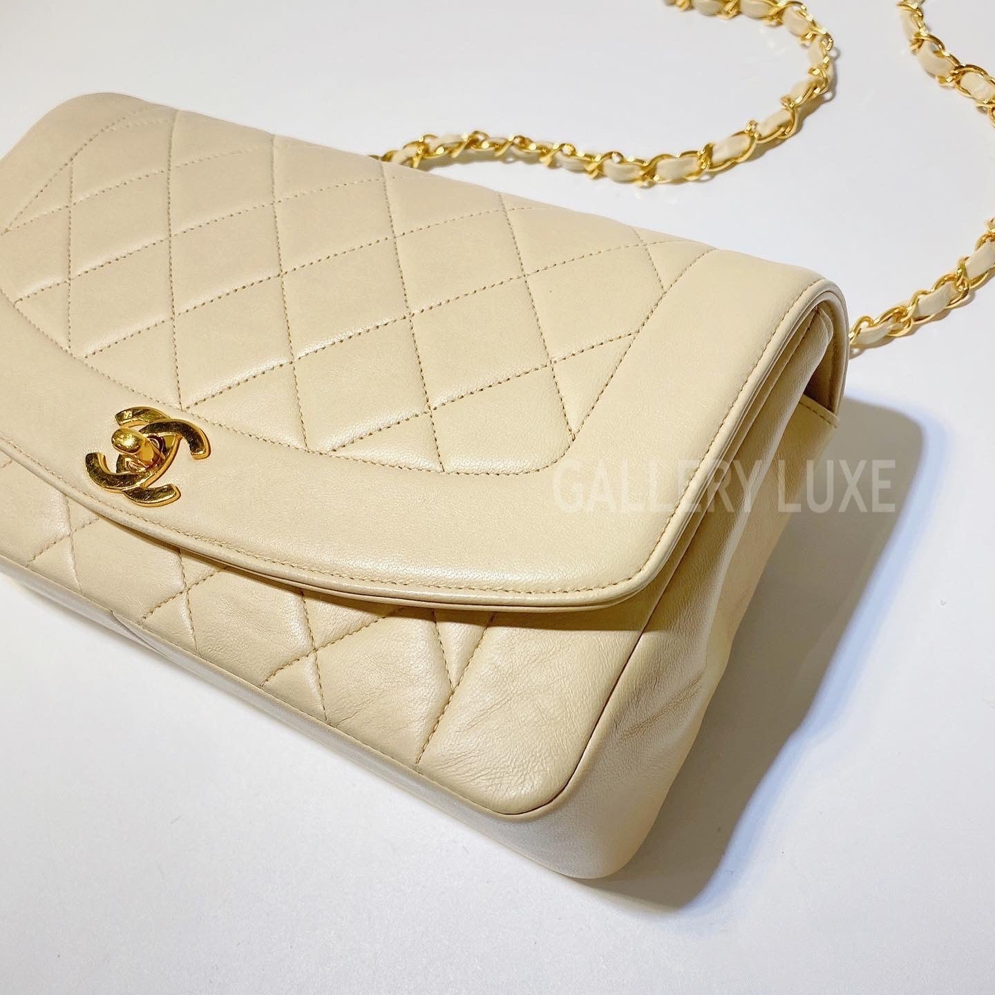No.2913-Chanel Vintage Lambskin Diana Bag 25cm