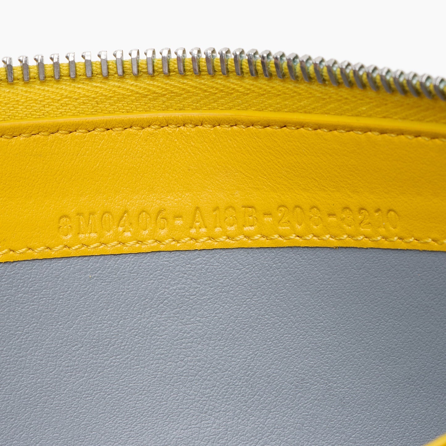 Luxury FendiLeather F is Luxury FendiZip Around Wallet (SHF-22897)