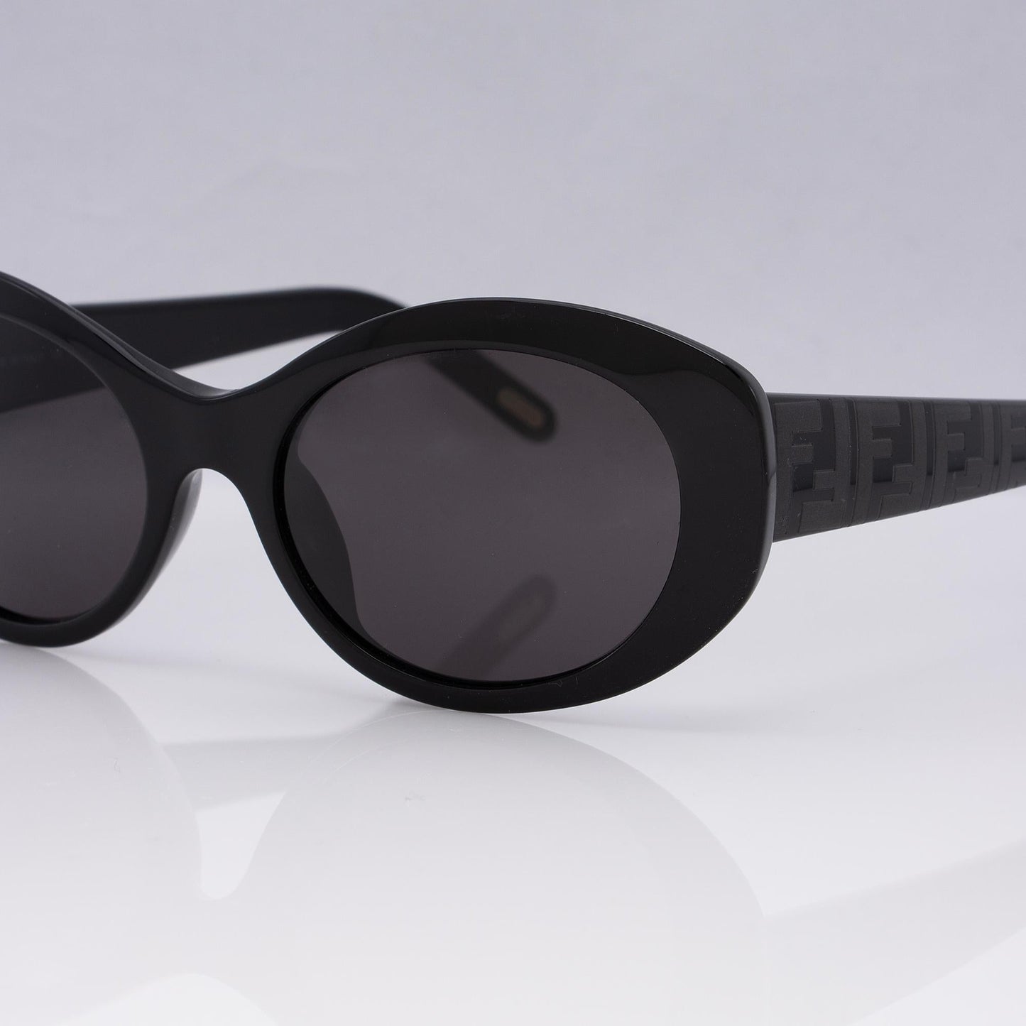 Luxury FendiZucca Round Sunglasses (SHF-MHOMsn)