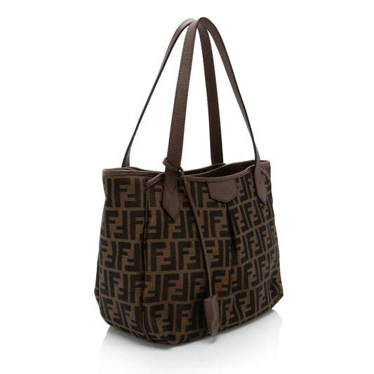 Luxury FendiZucca Vitello Artic Shopping Tote (SHF-h2JnoL)